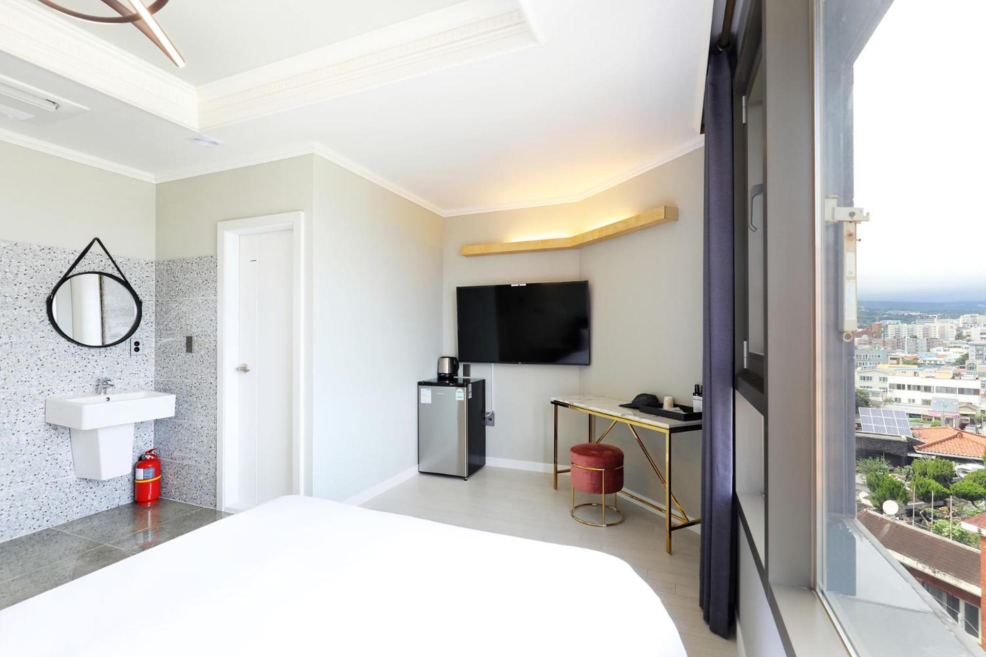 Deluxe Double Room - Photo 10