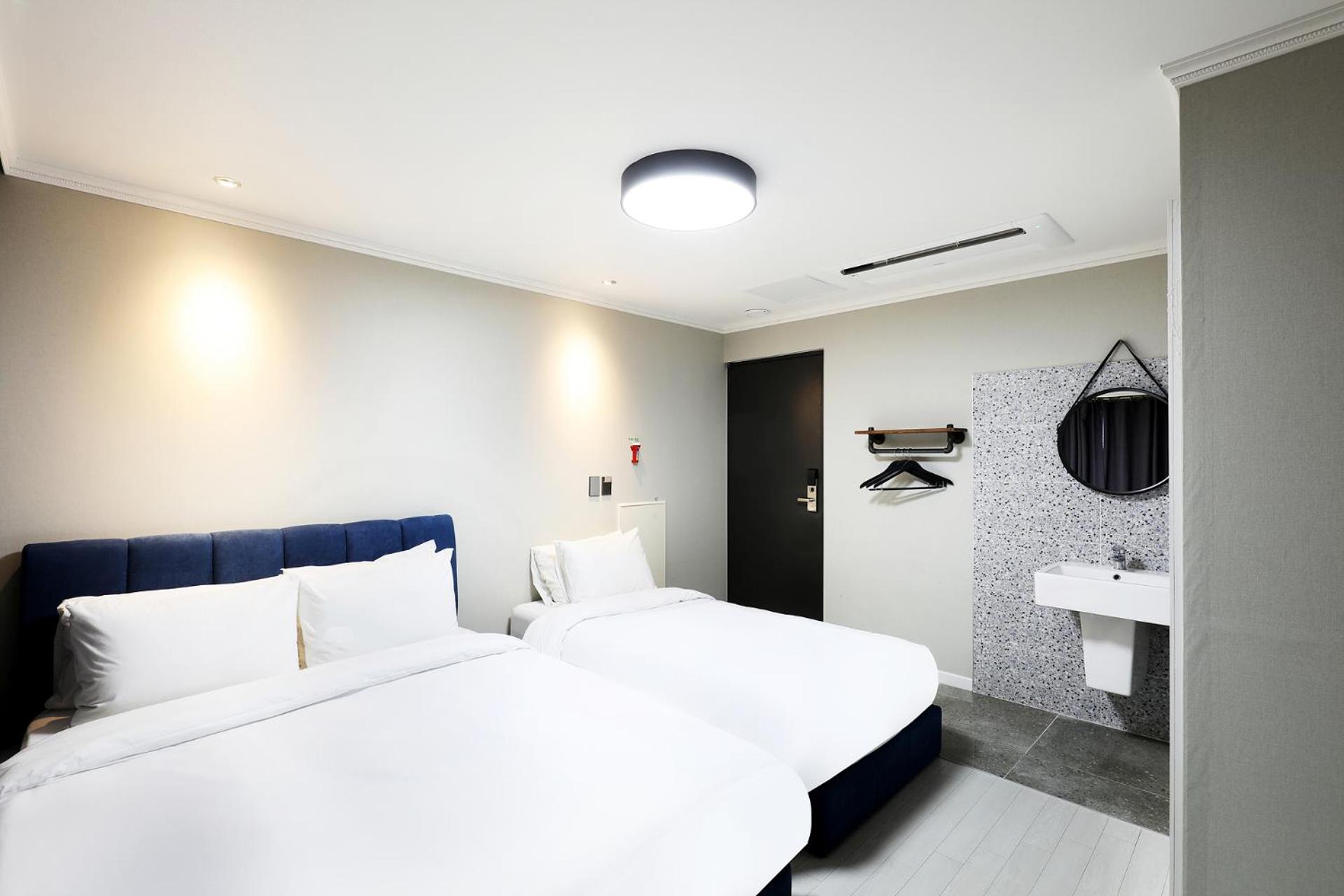 Deluxe Twin Room - Photo 7