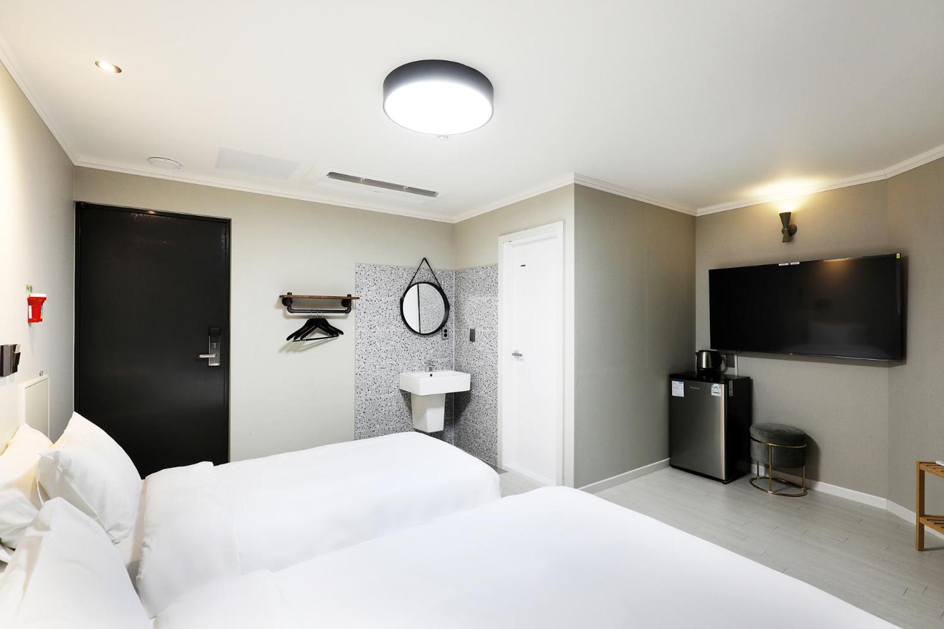 Deluxe Twin Room - Photo 8