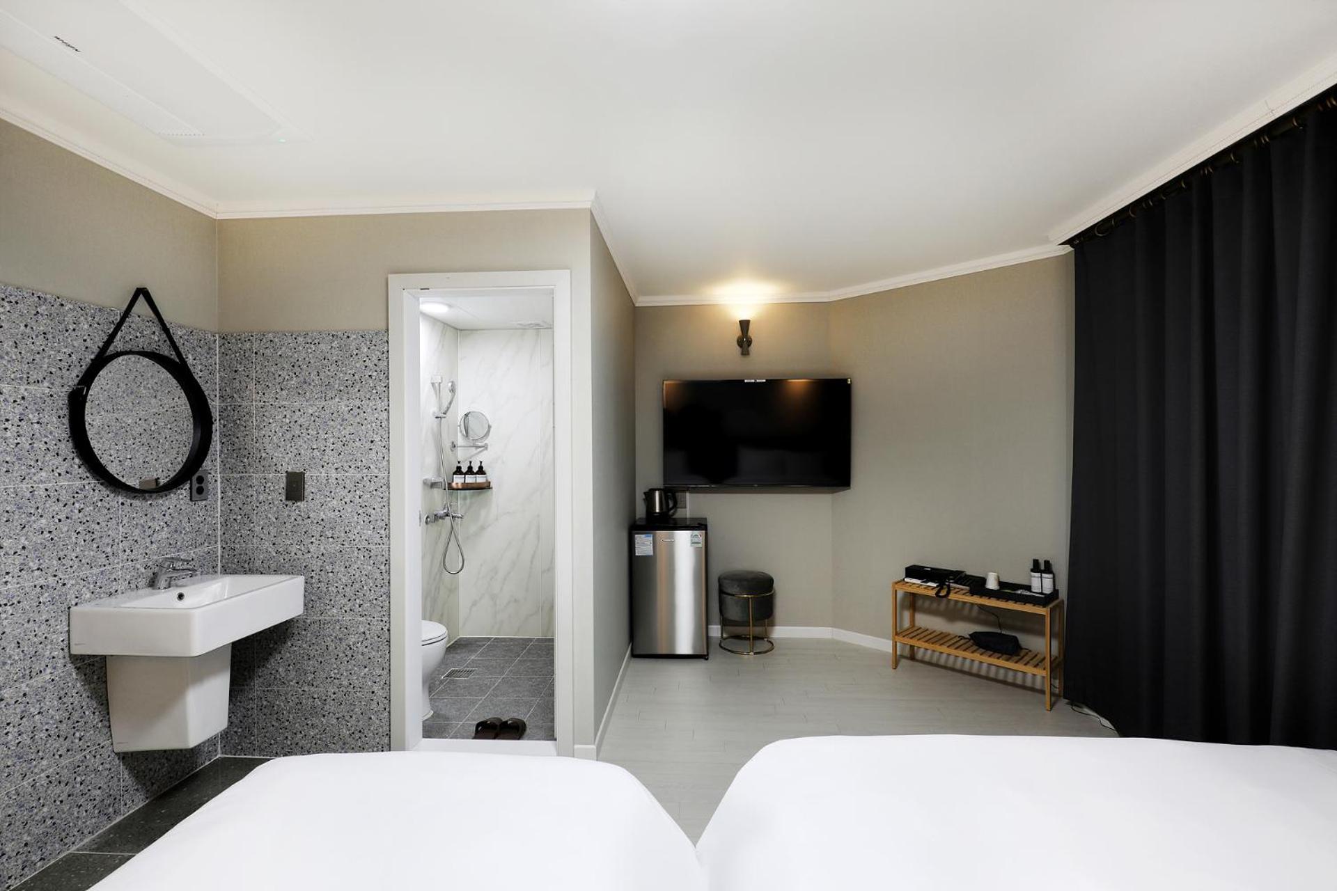 Deluxe Twin Room - Photo 3