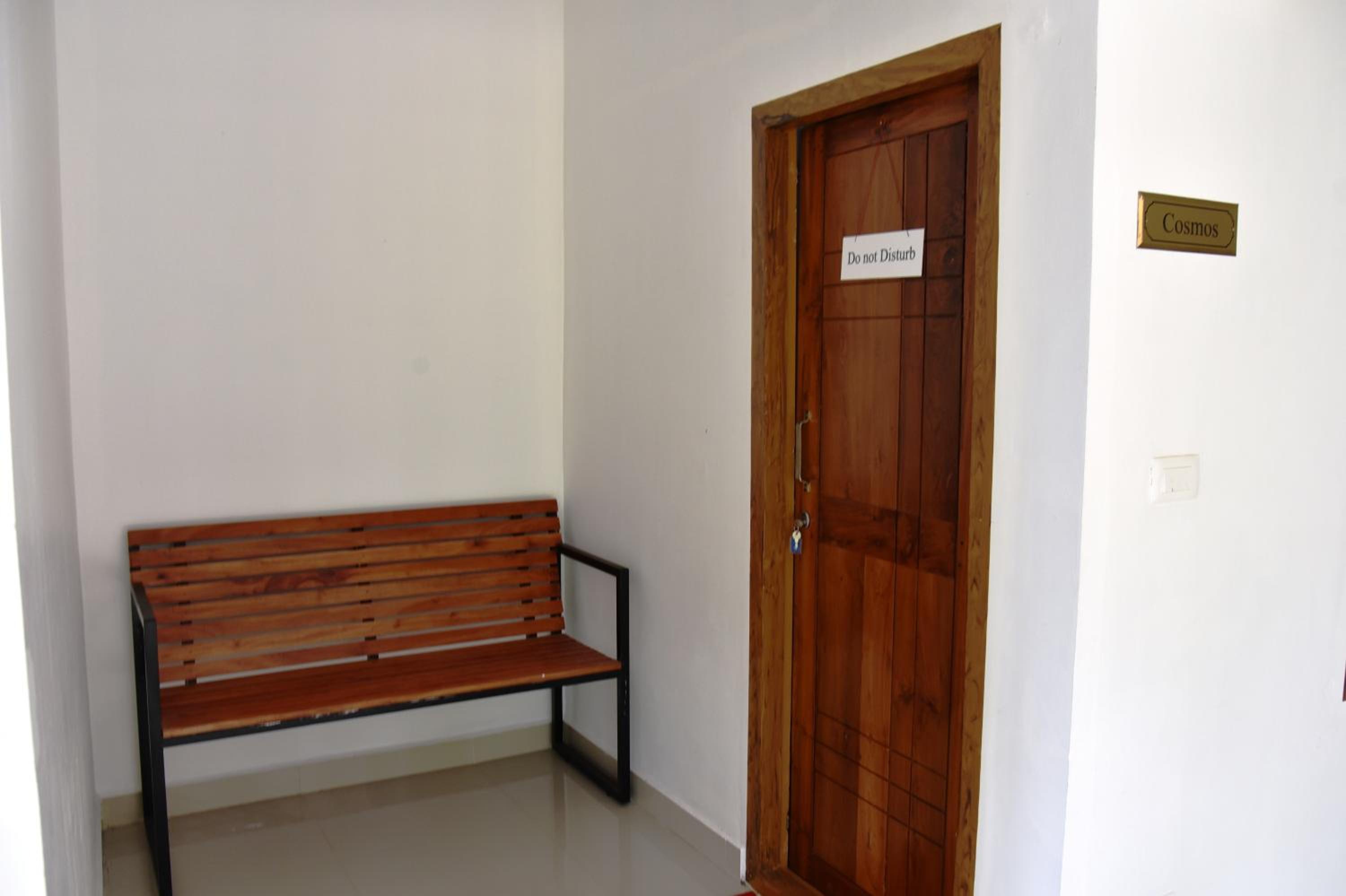 Deluxe Room (2 Adults + 1 Child) photo 1