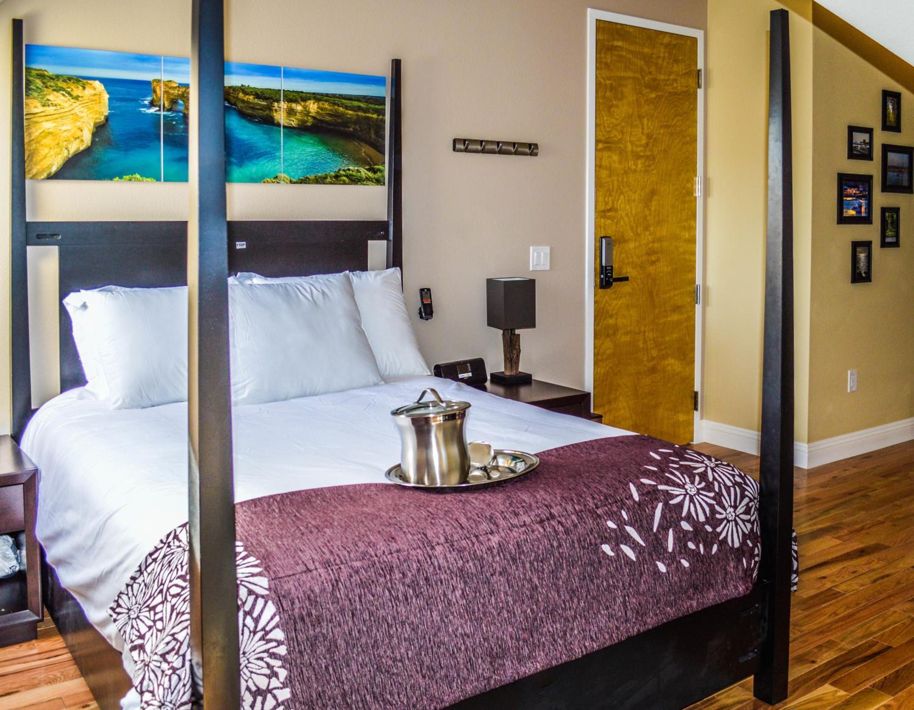 Standard Queen Room (# 12) photo 1