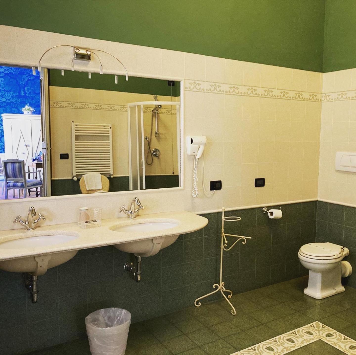 Double Room - Photo 11