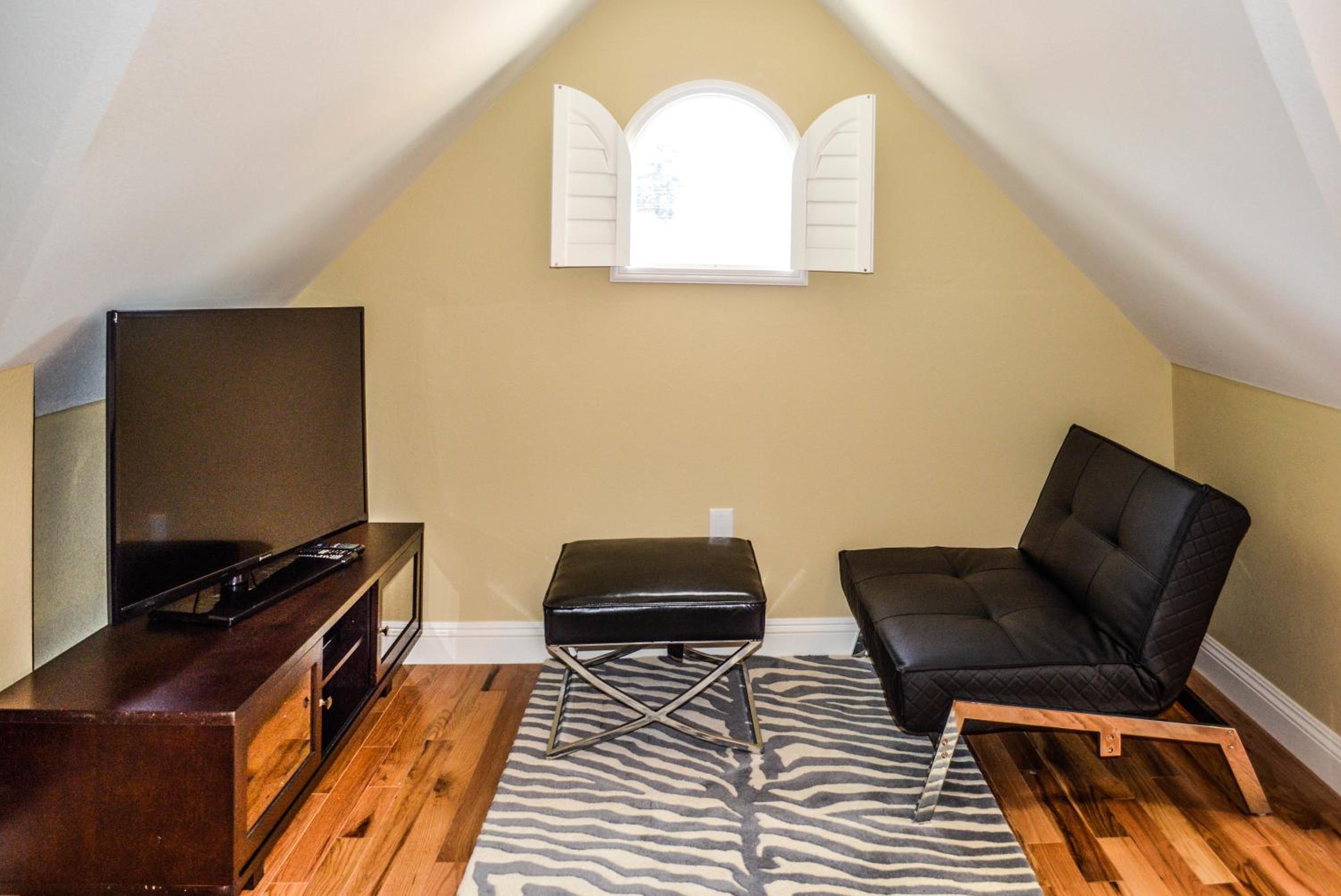 Economy Queen Room (# 9) photo 1