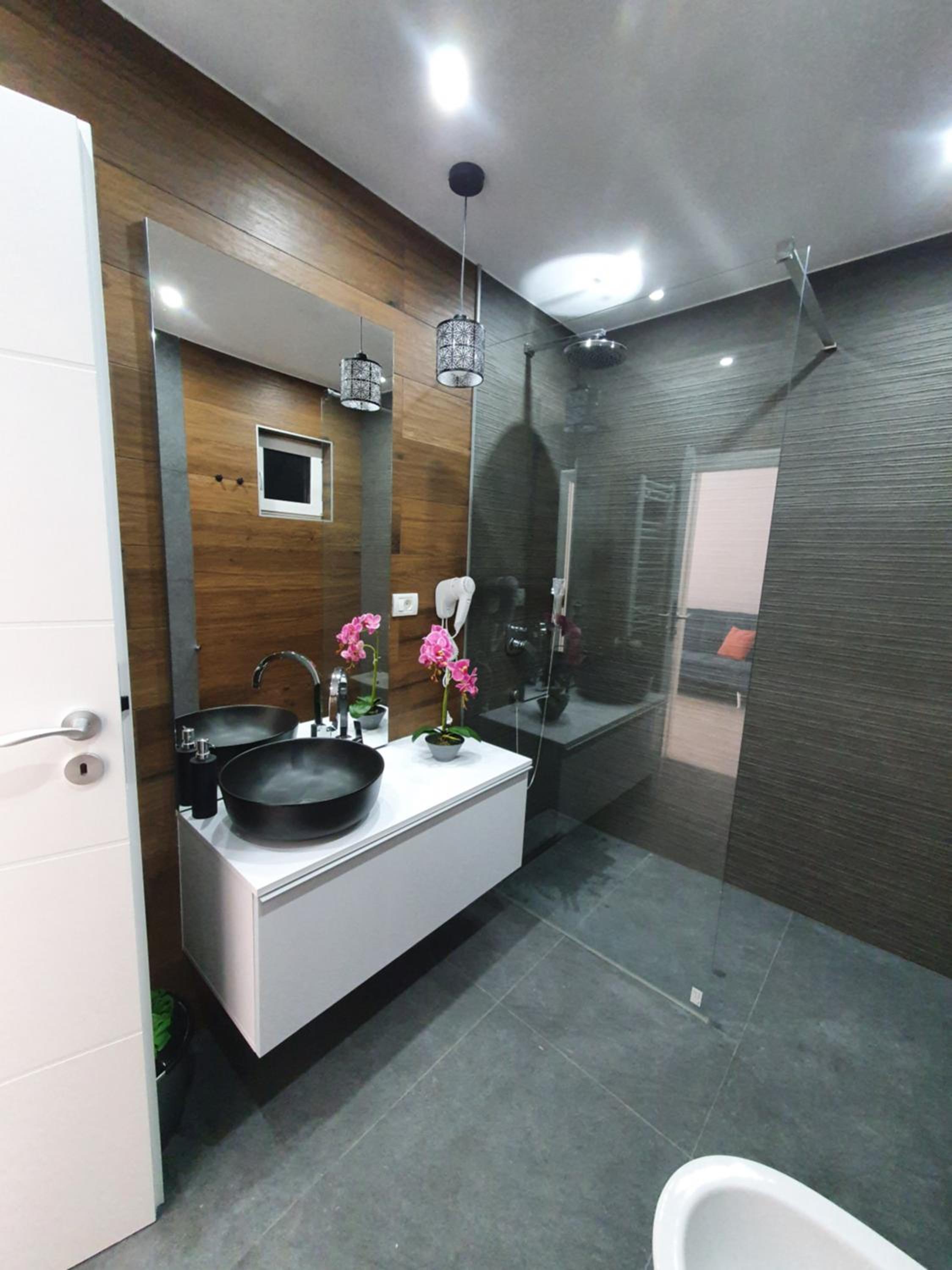 One-Bedroom Apartment - Photo 10
