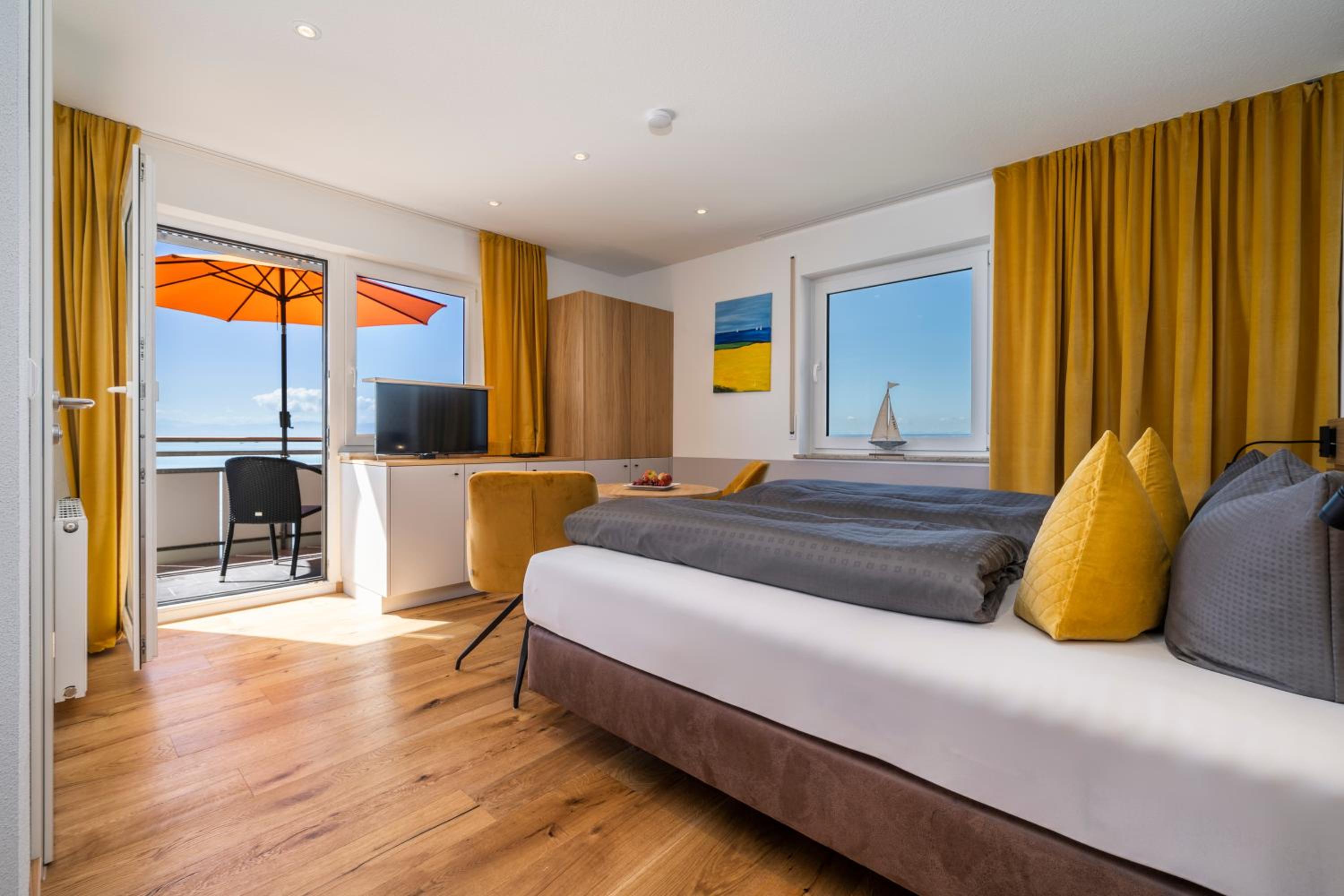 Double Room with Lake View photo 1