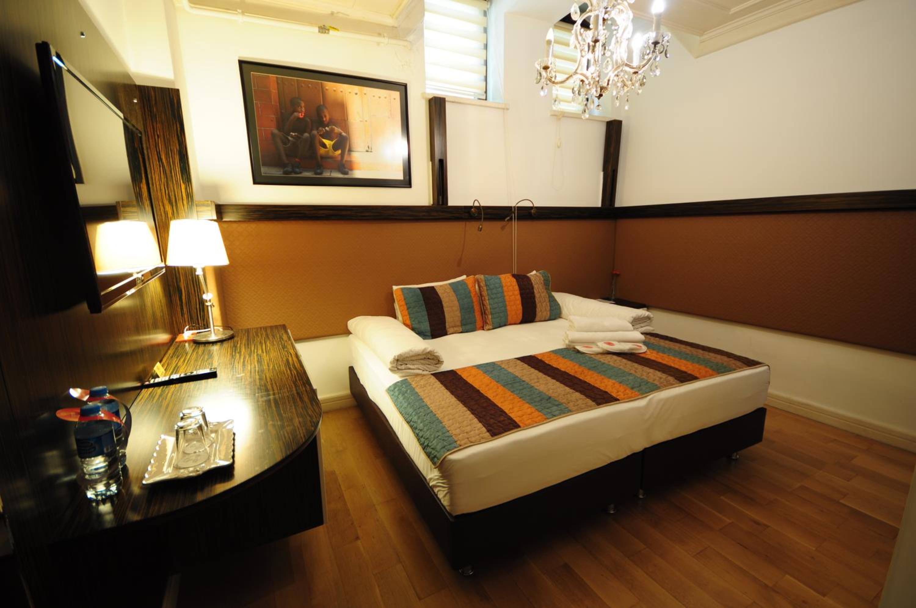 Double or Twin Room - Basement photo 1