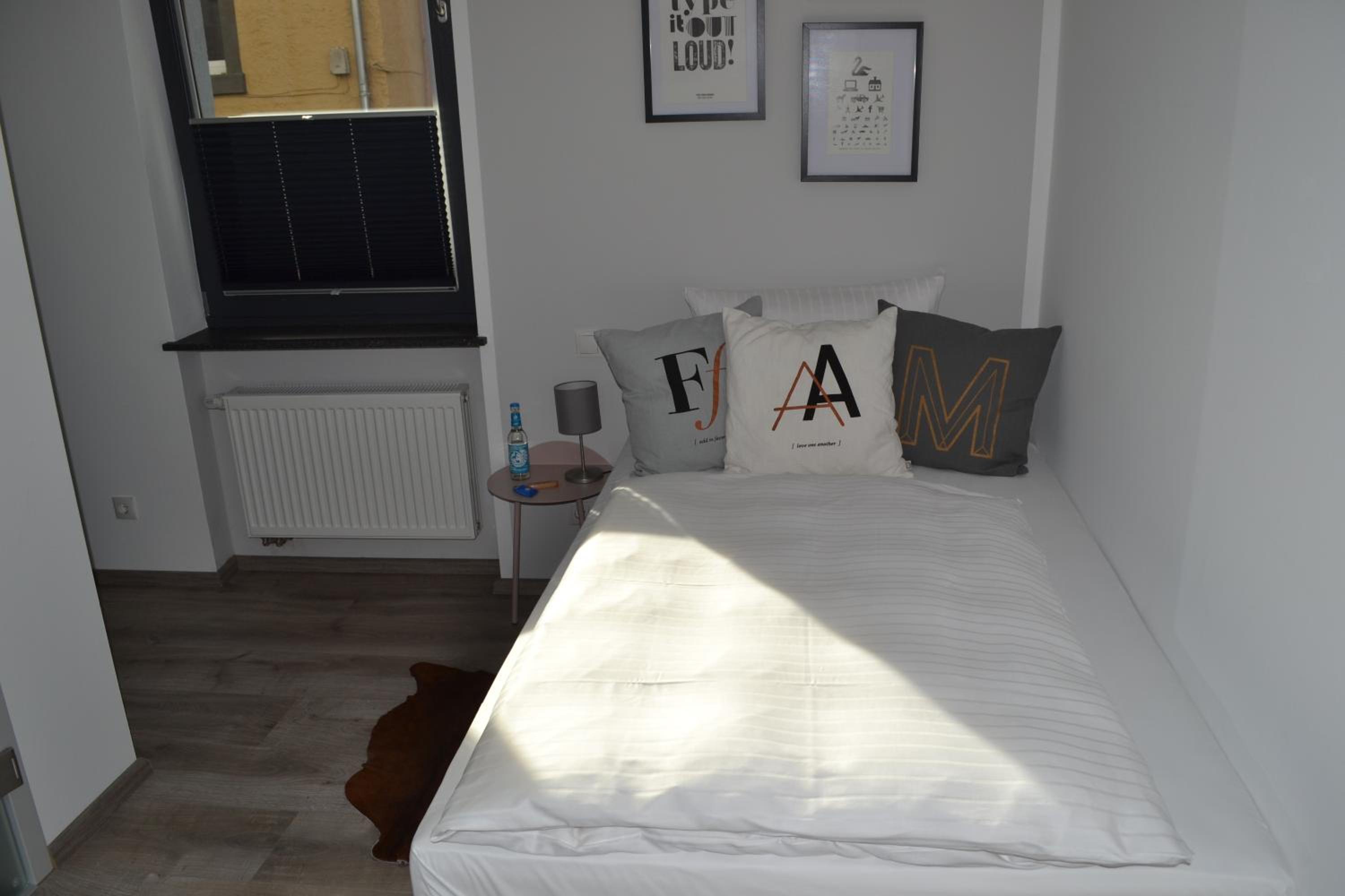 Budget Double Room with Small Double Bed - Photo 1