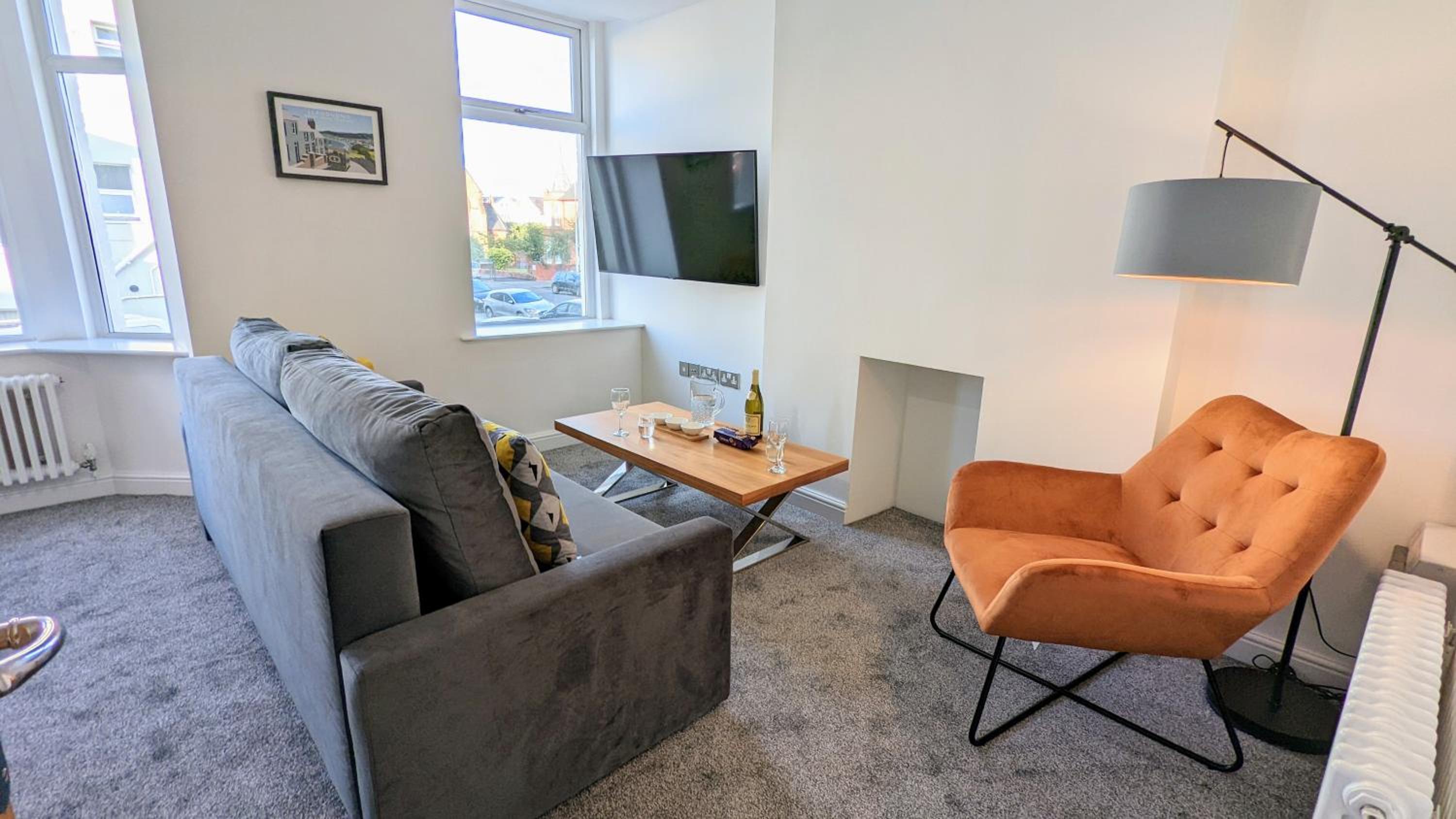 One-Bedroom Apartment photo 1