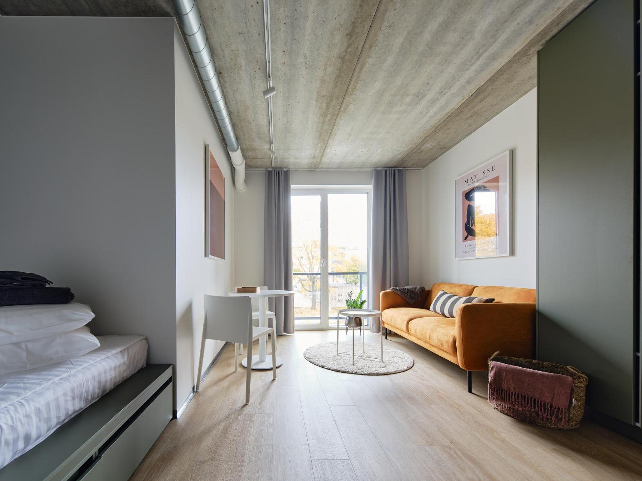 Studio with Balcony - Photo 8