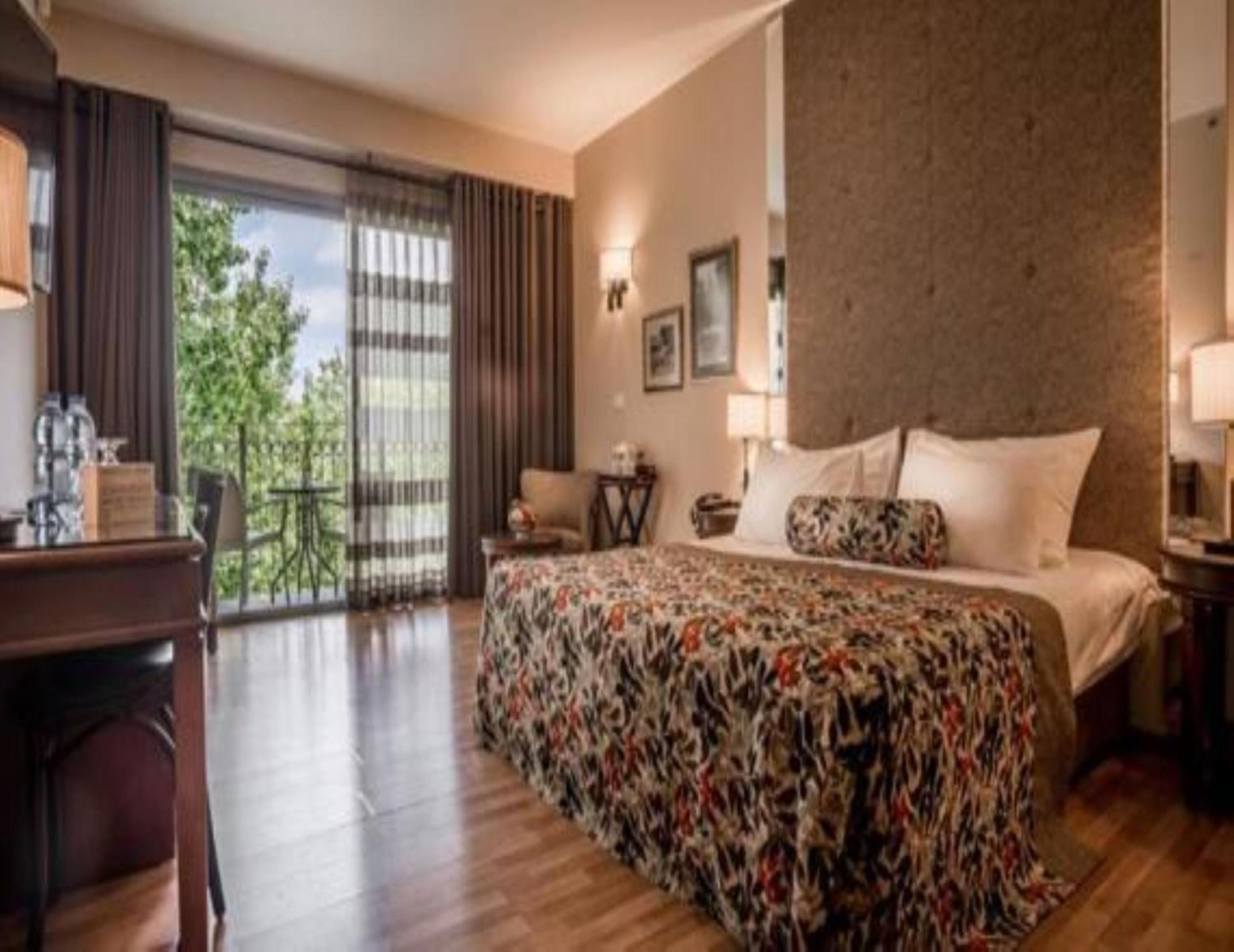 Boutique Double Room (2 Adults + 1 Child)
