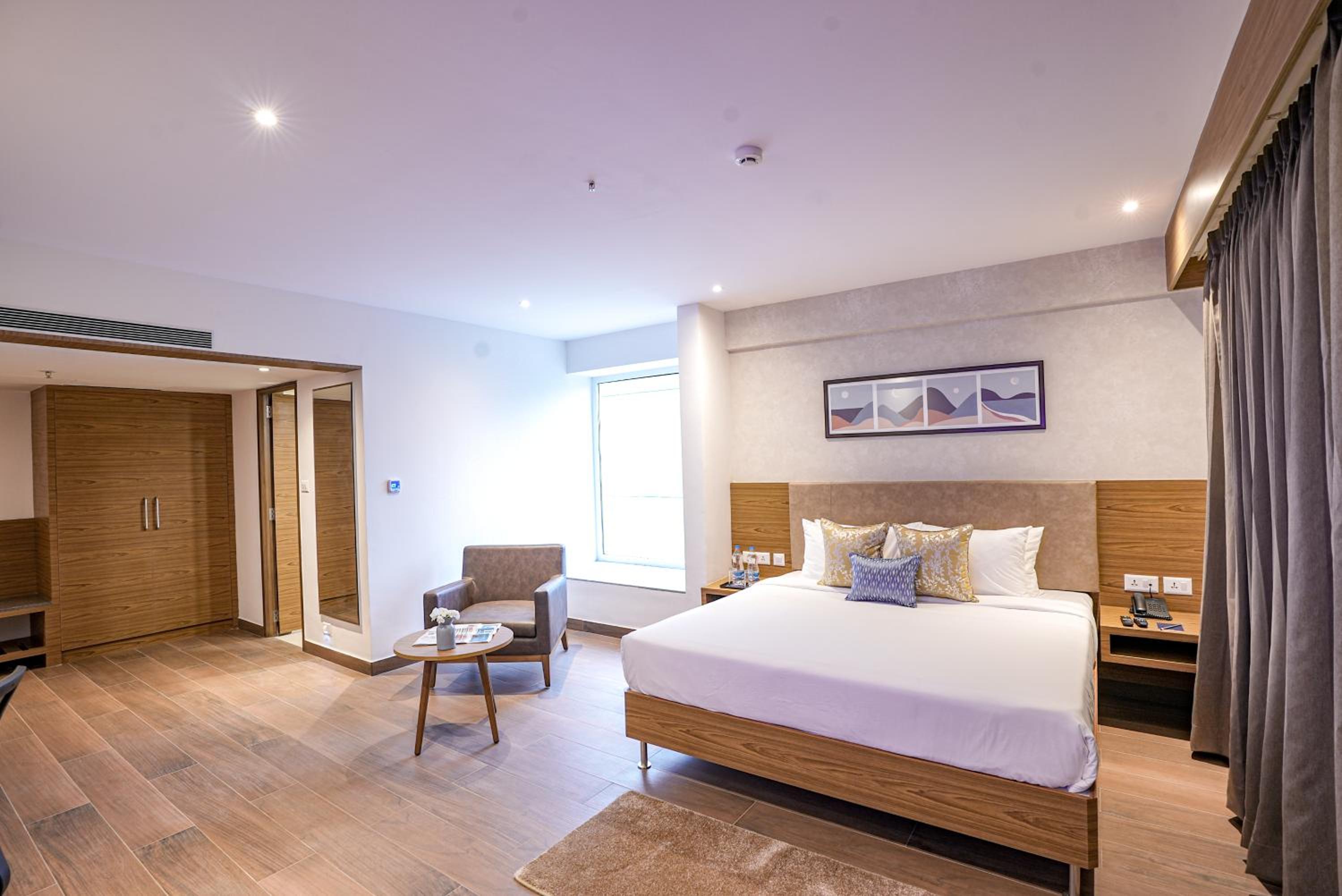 Deluxe King Room - Photo 1