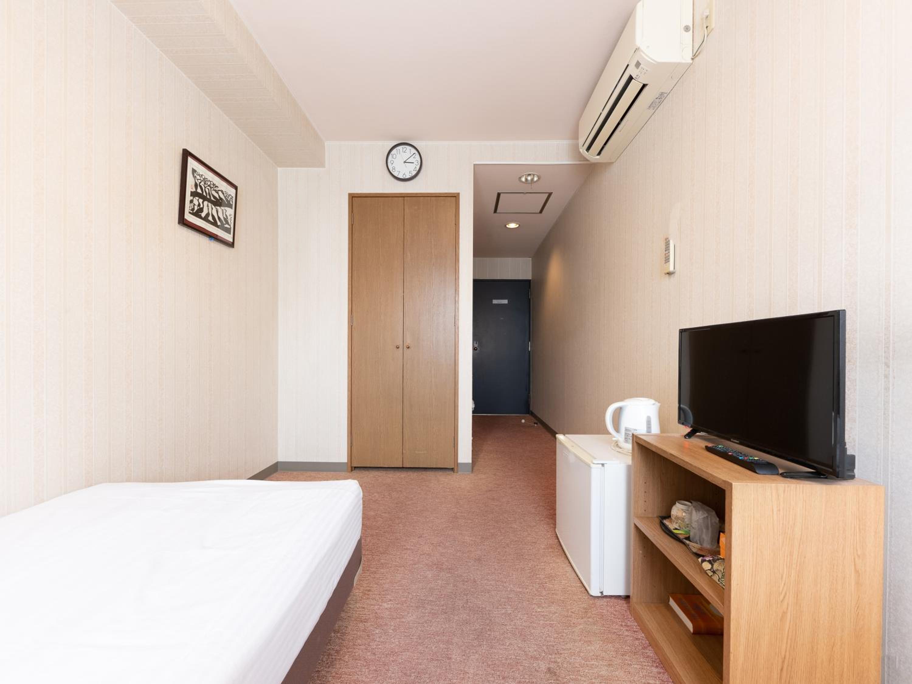 Single Room - Non-Smoking photo 3