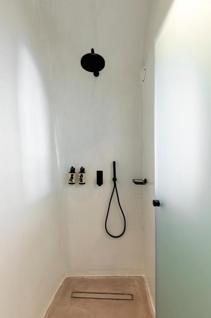 Superior Suite with Hot Tub - Photo 26