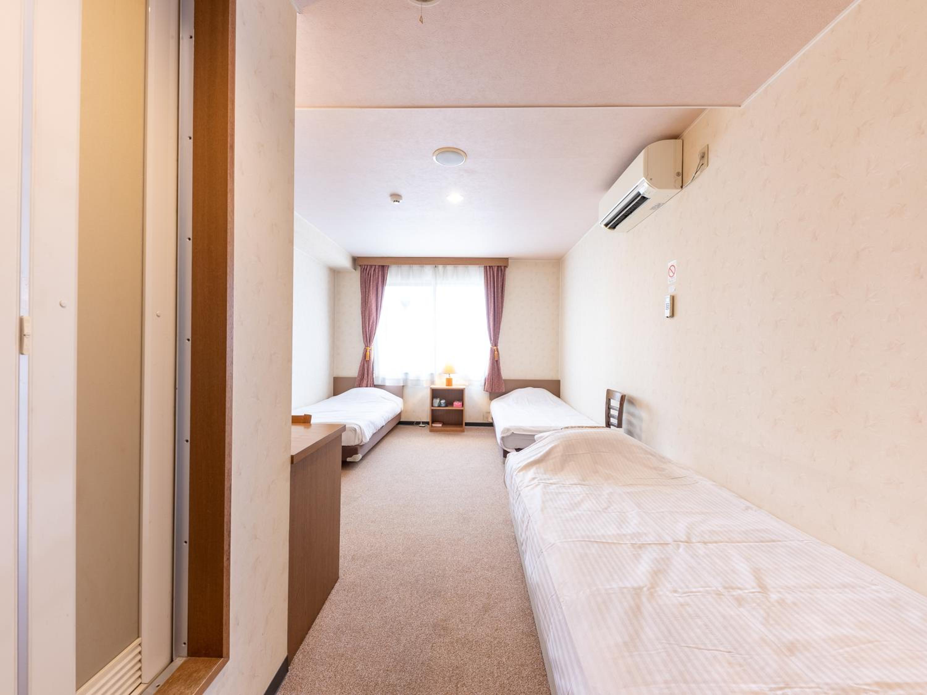 Triple Room - Non-Smoking photo 2
