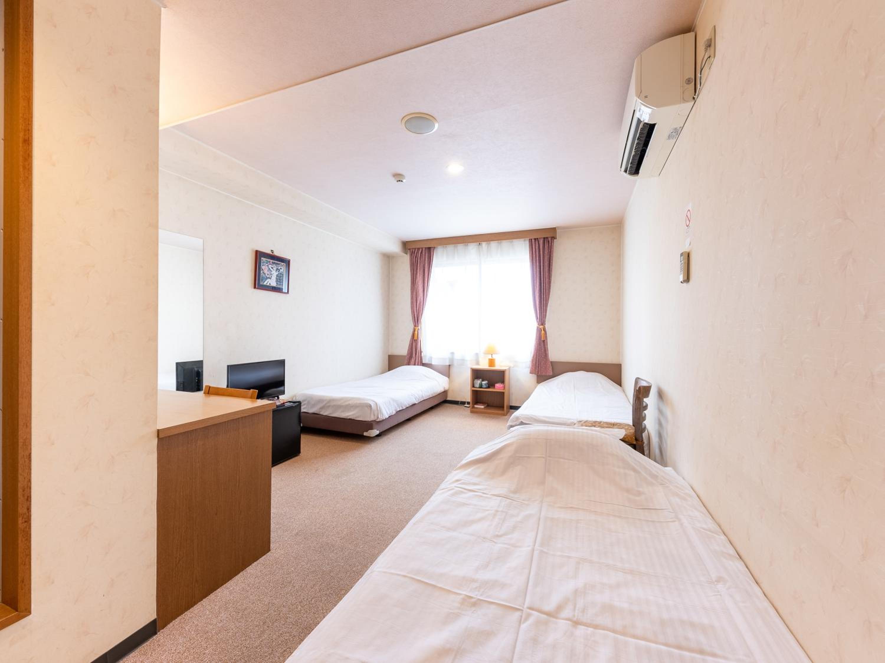 Triple Room - Non-Smoking photo 1