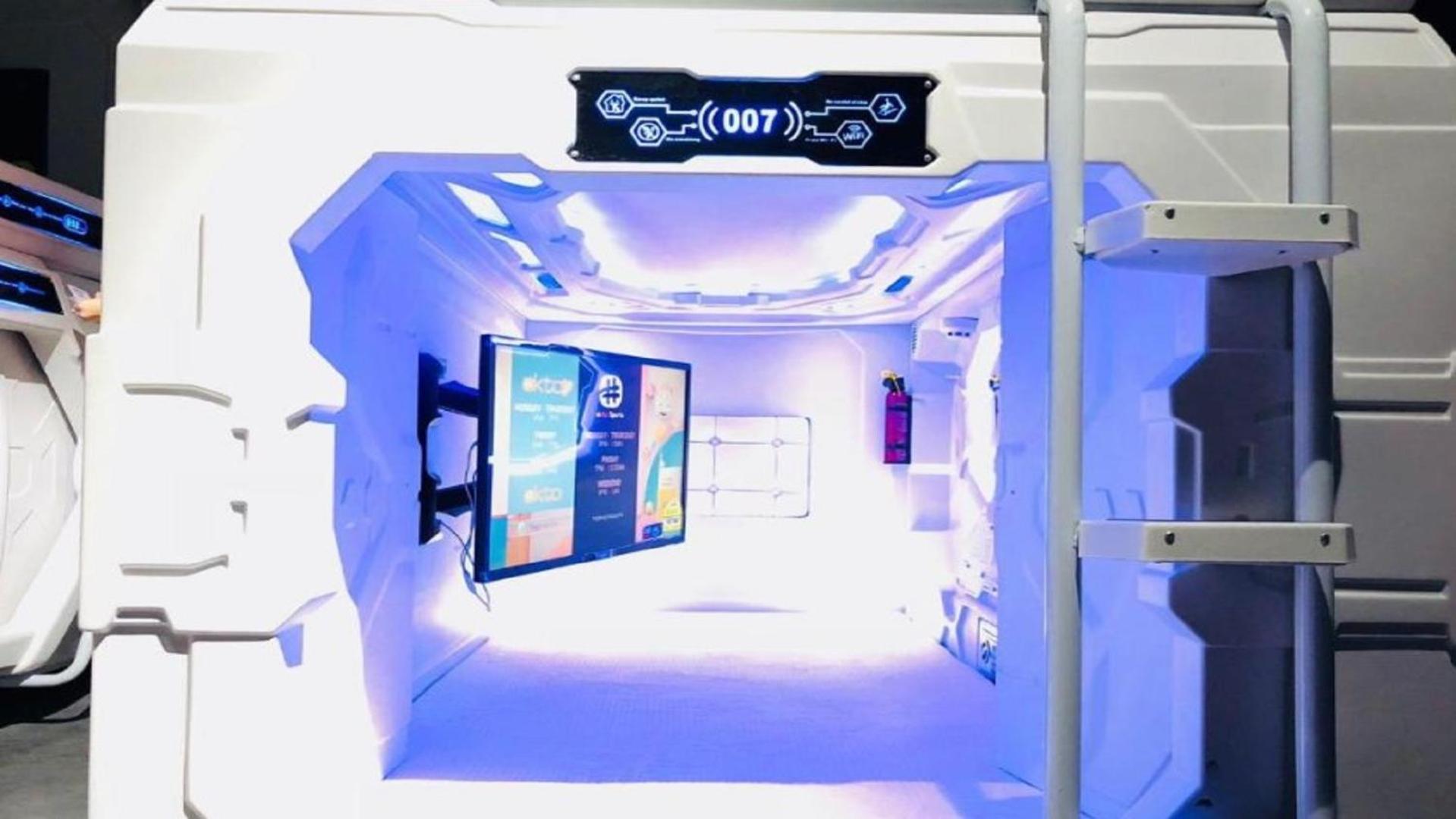 Superior Single Space Pod photo 1