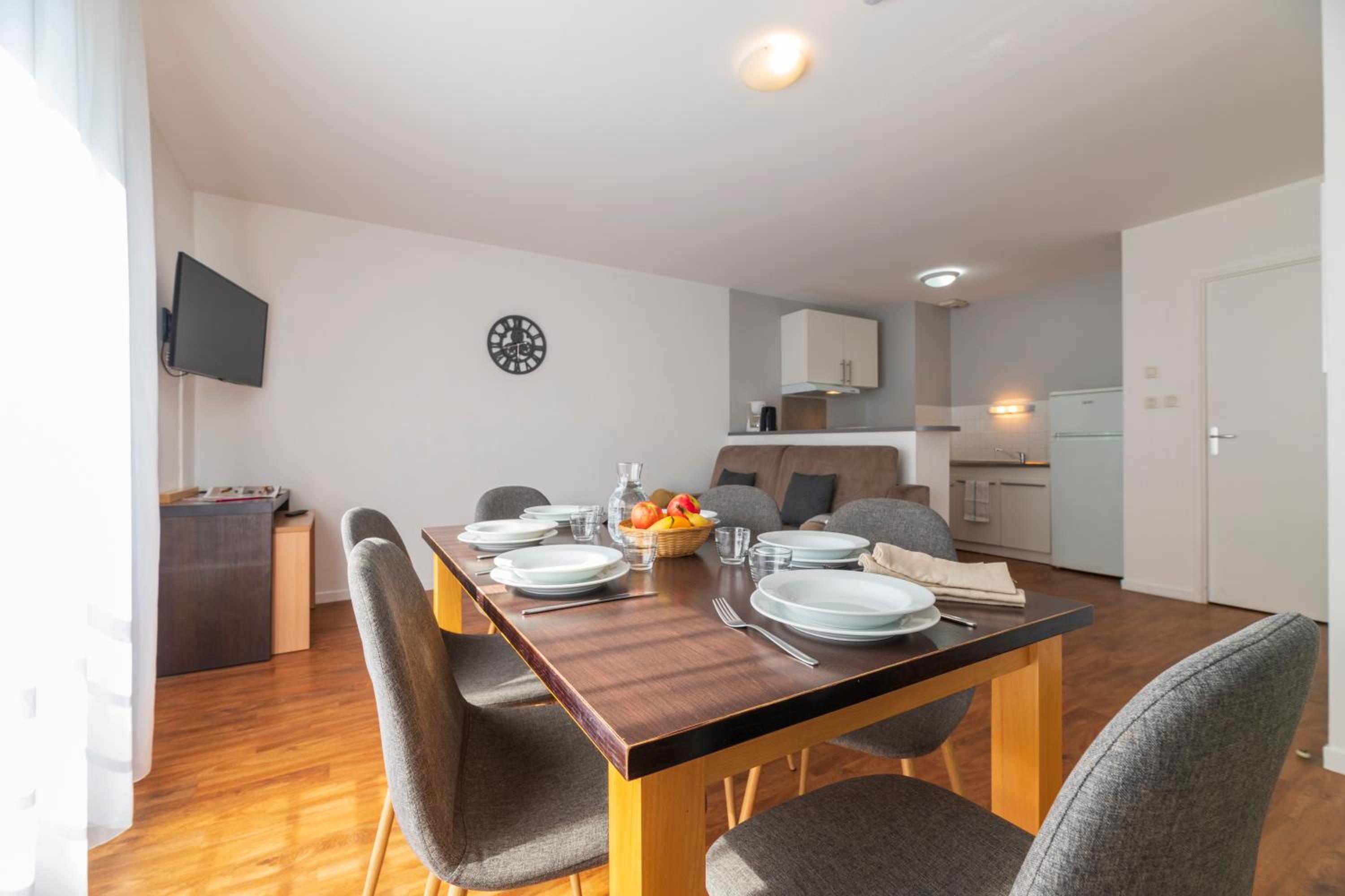 Apartment 6 People with Kitchenette - Photo 9