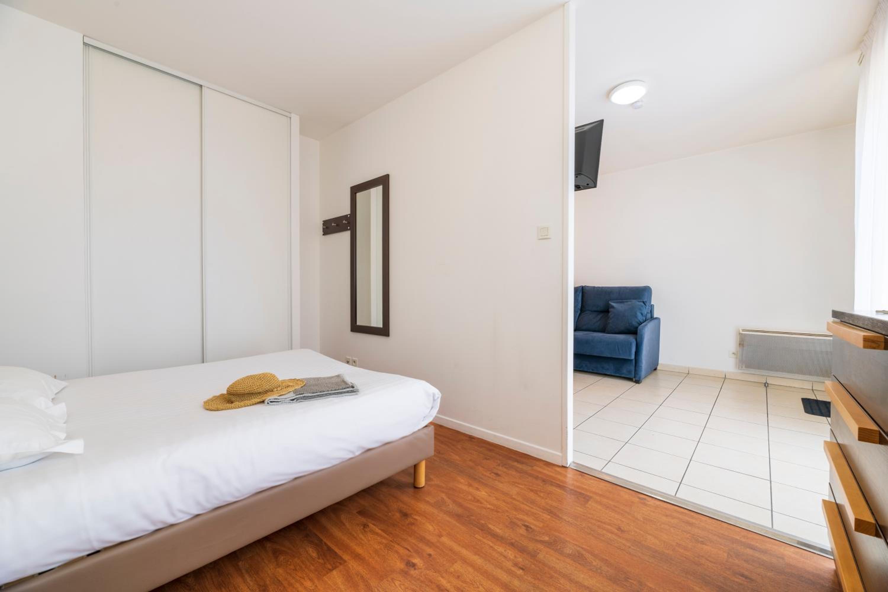 Studio 3 People with Kitchenette - Photo 15
