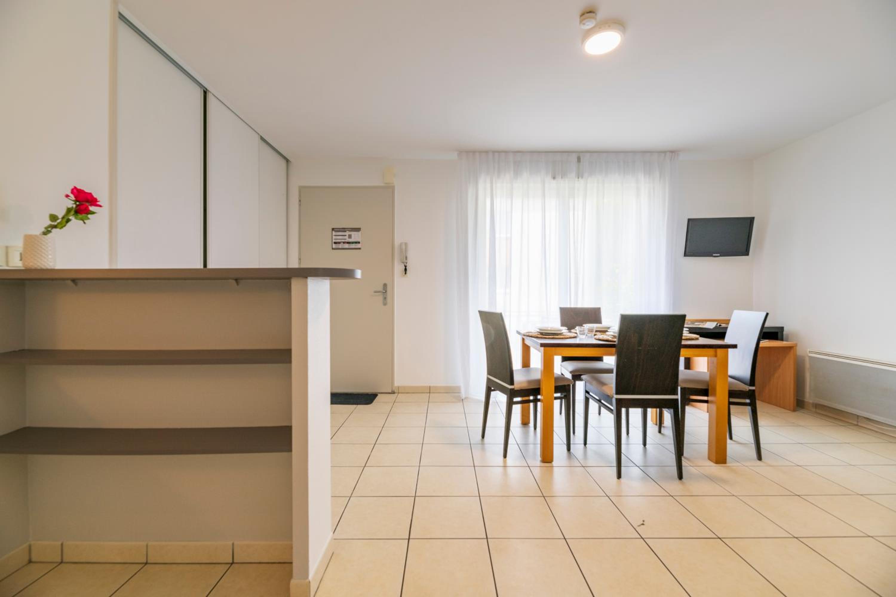 Apartment 4 people with Terrace  - Photo 8