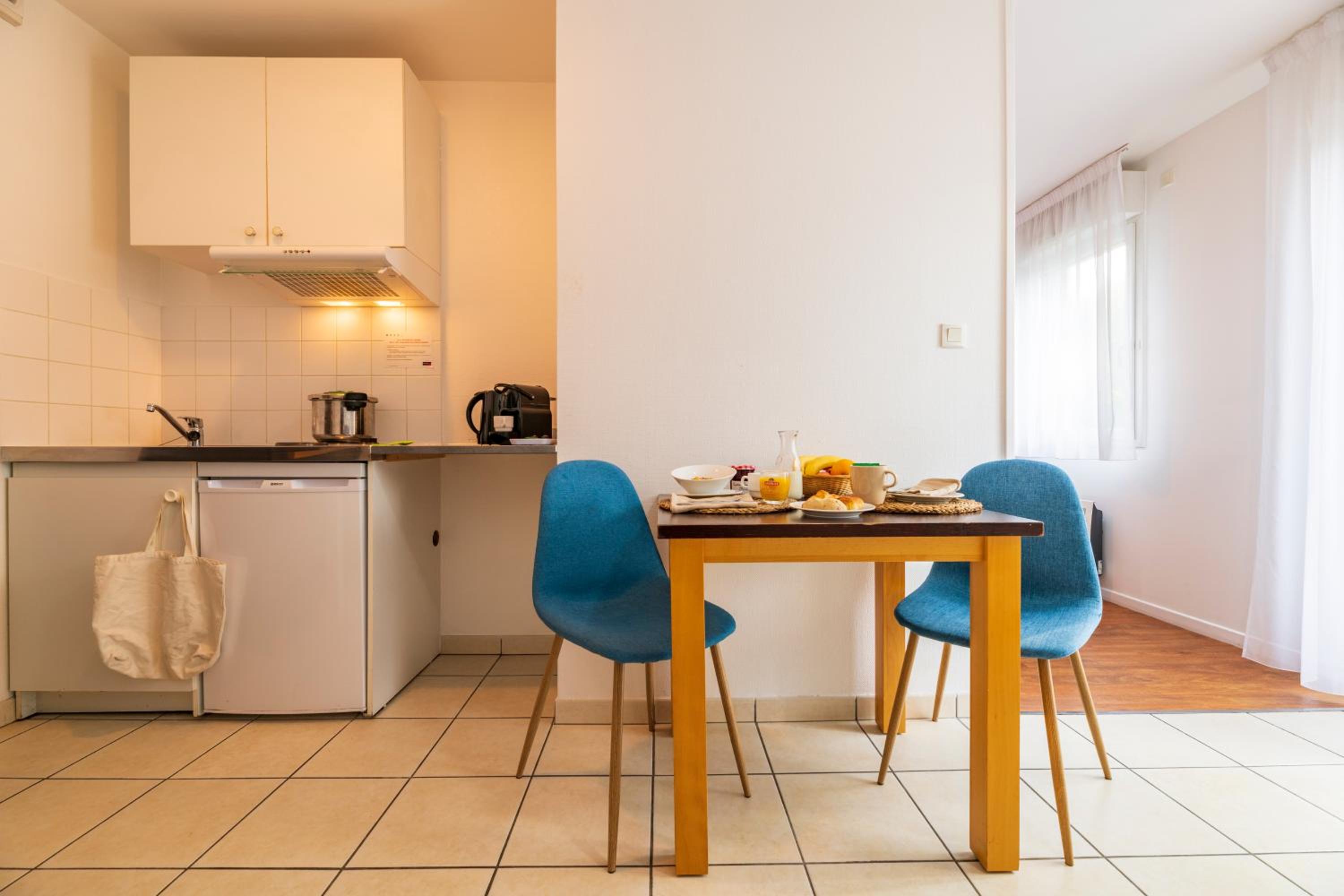 Studio 2 People with Kitchenette - Photo 4