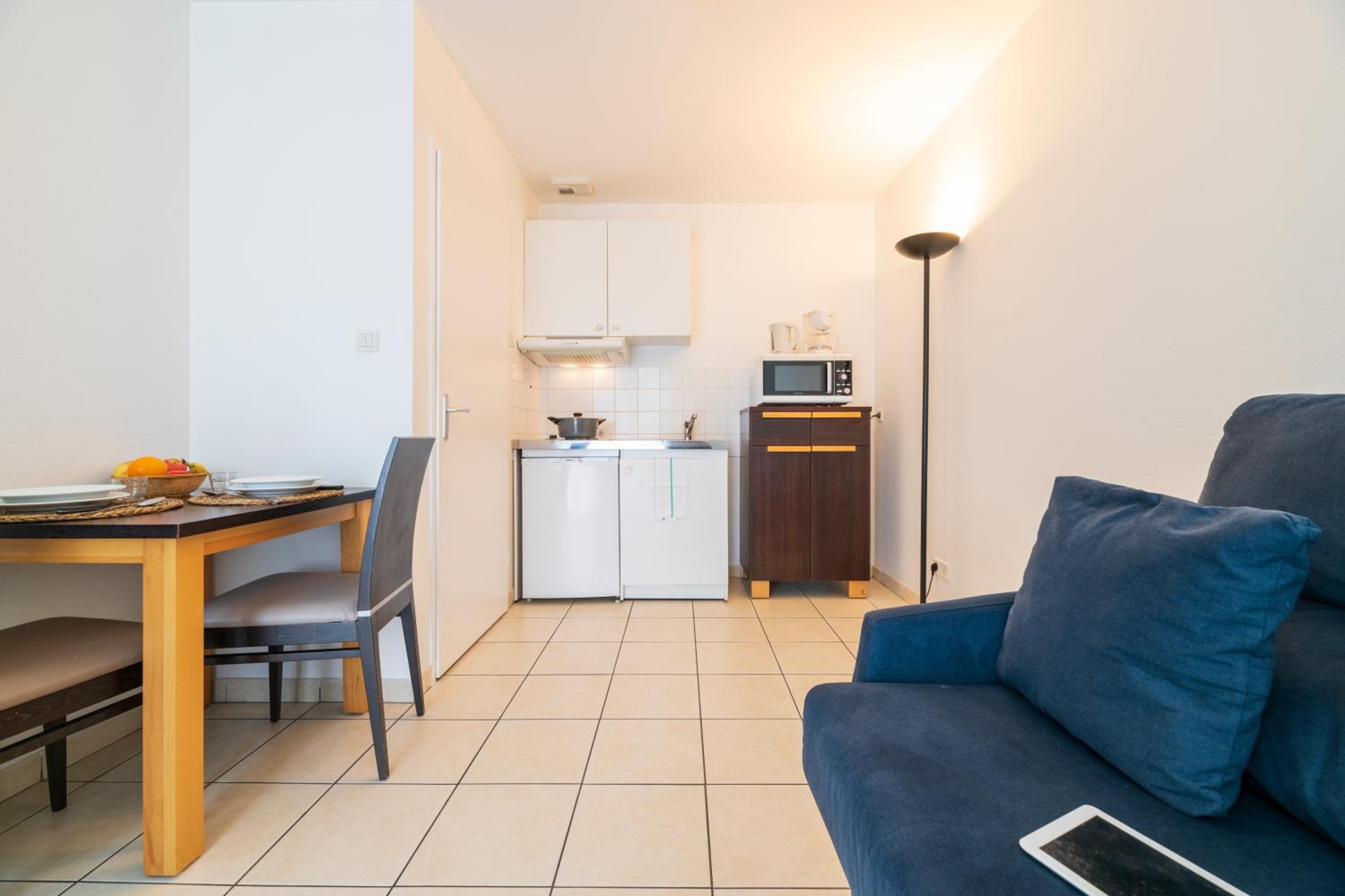 Studio 3 People with Kitchenette - Photo 13