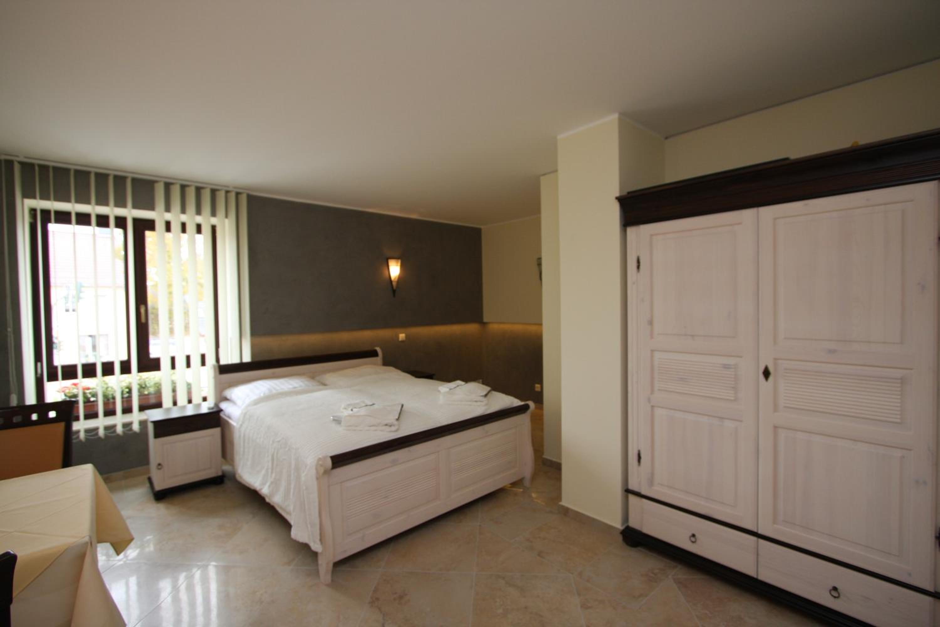 Double or Twin Room - Photo 4