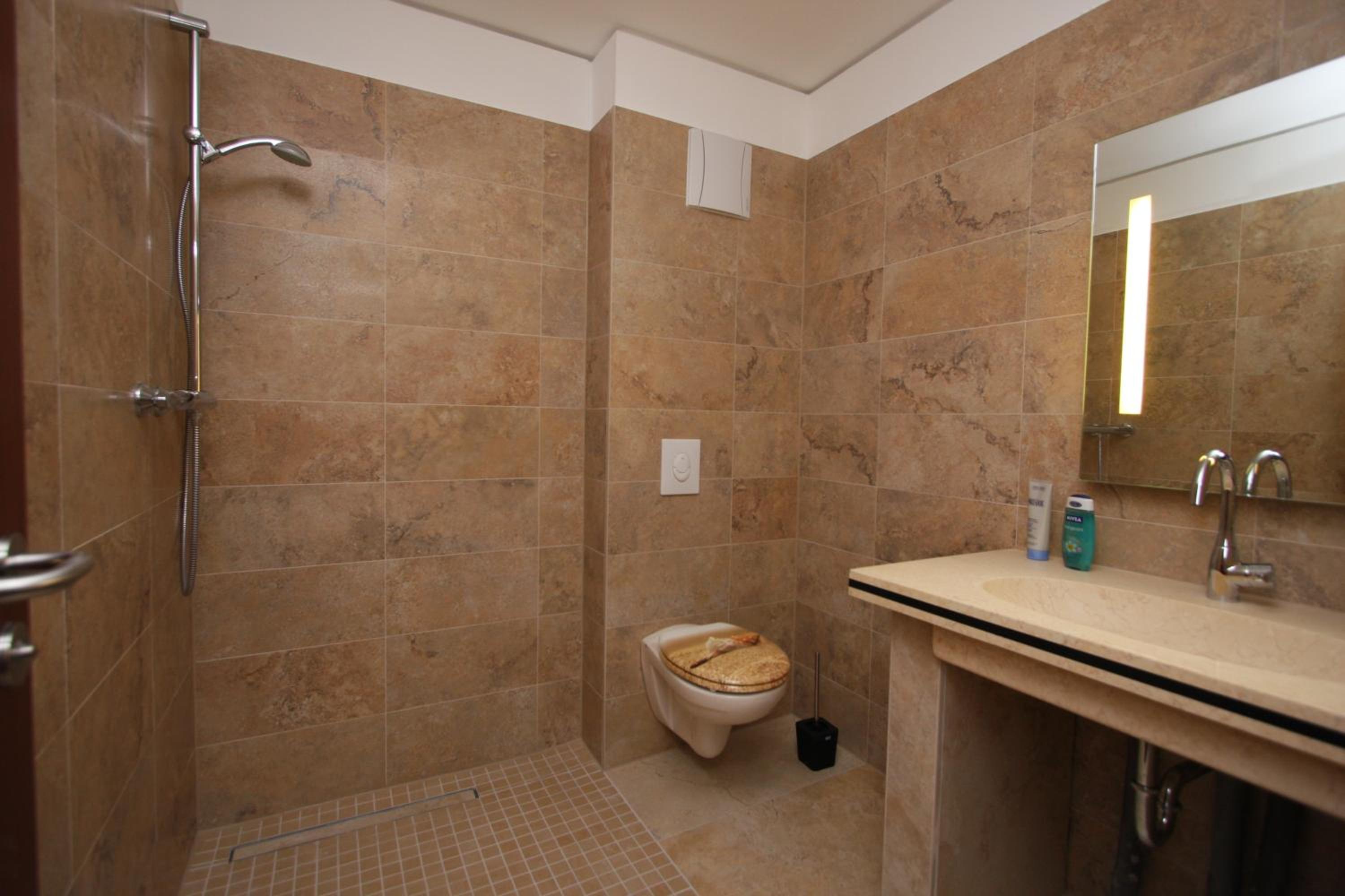 Double or Twin Room - Photo 5
