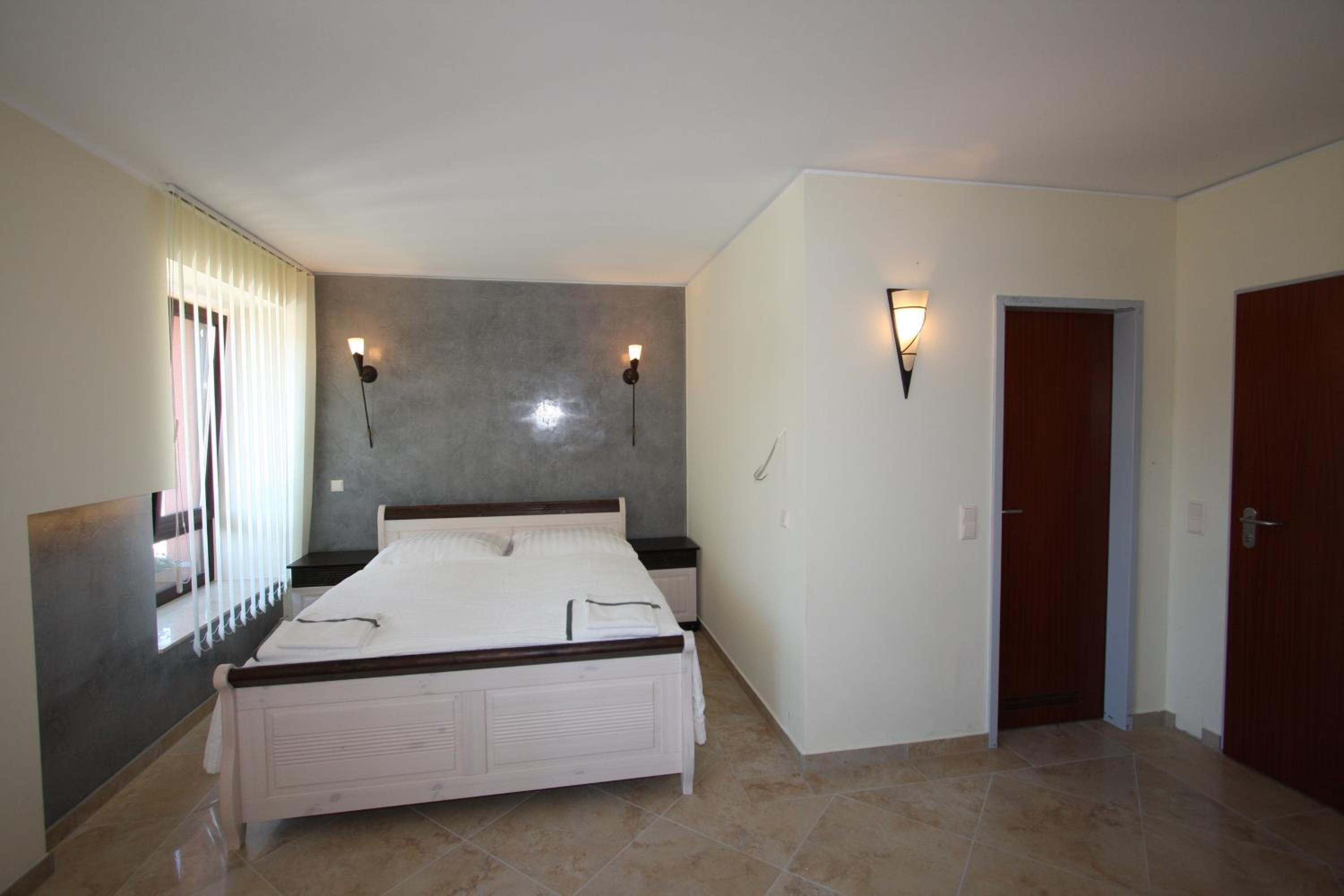 Double or Twin Room - Photo 6