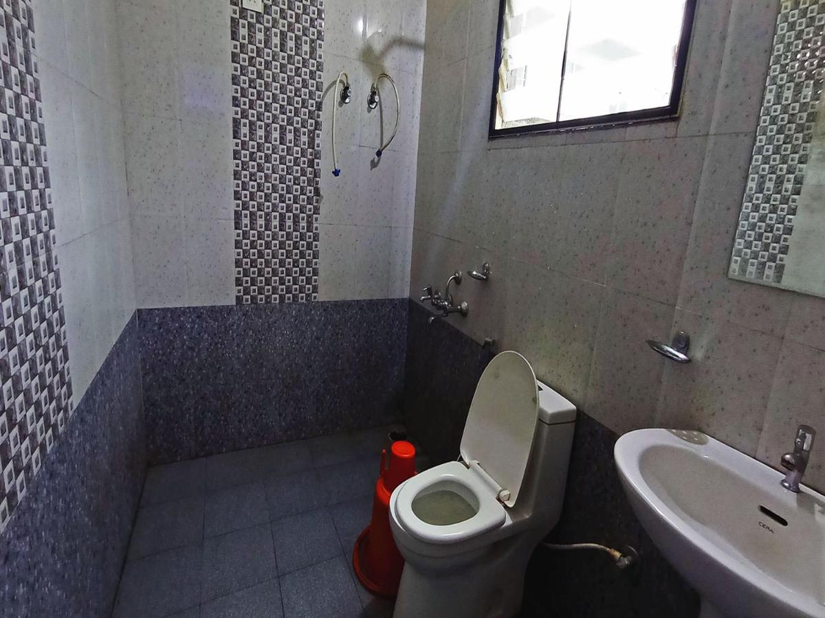 Budget Double Room - Photo 19