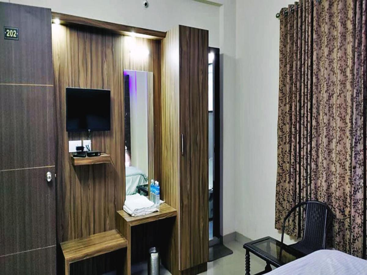 Budget Double Room - Photo 7