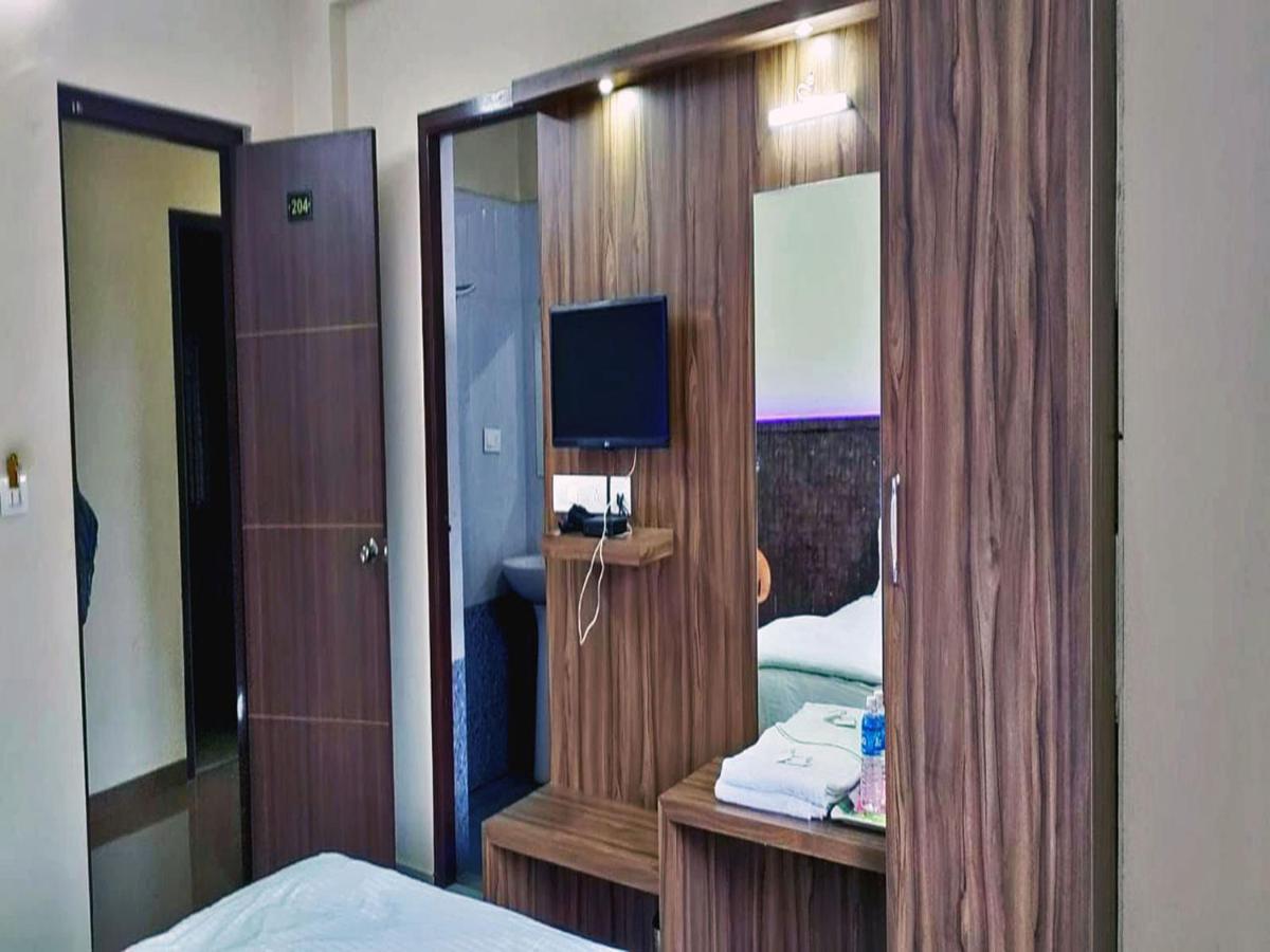 Budget Double Room - Photo 8