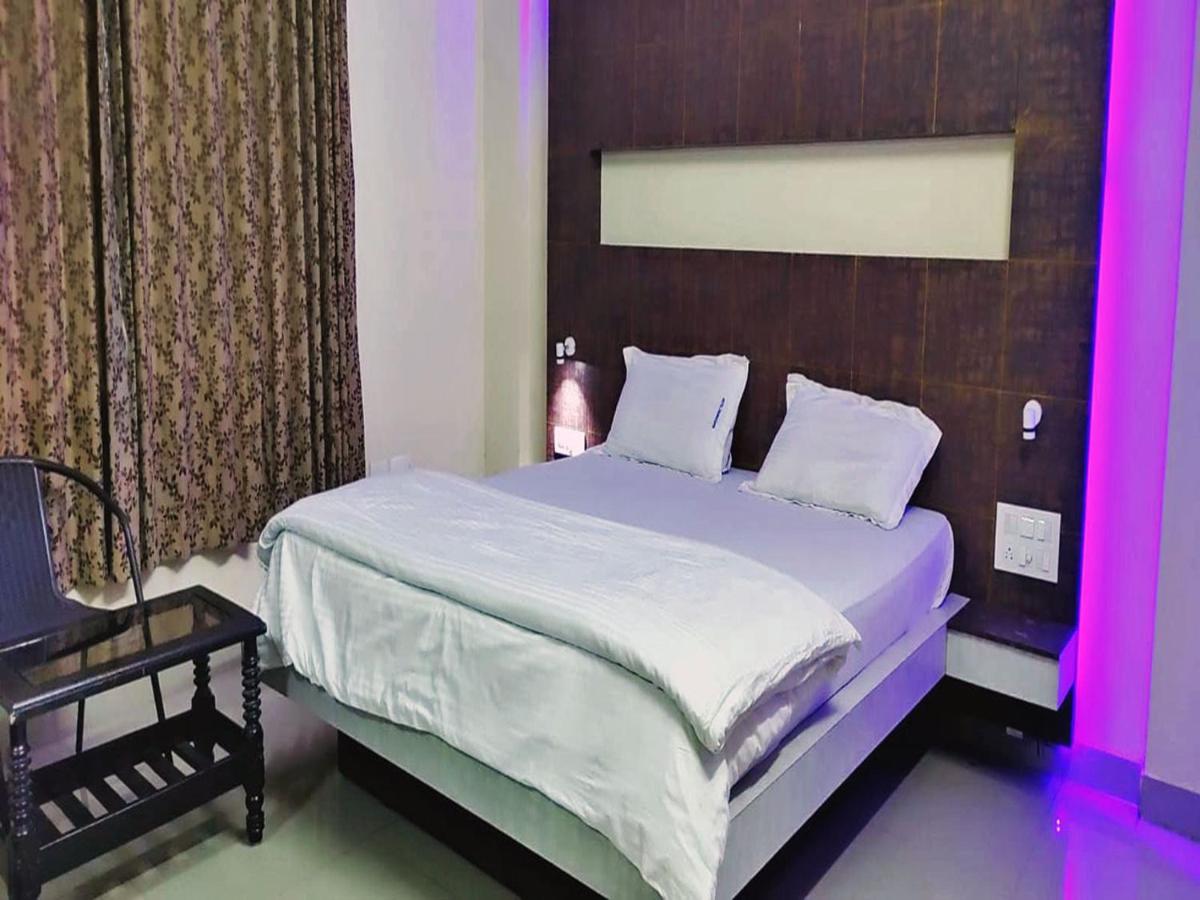 Budget Double Room - Photo 13