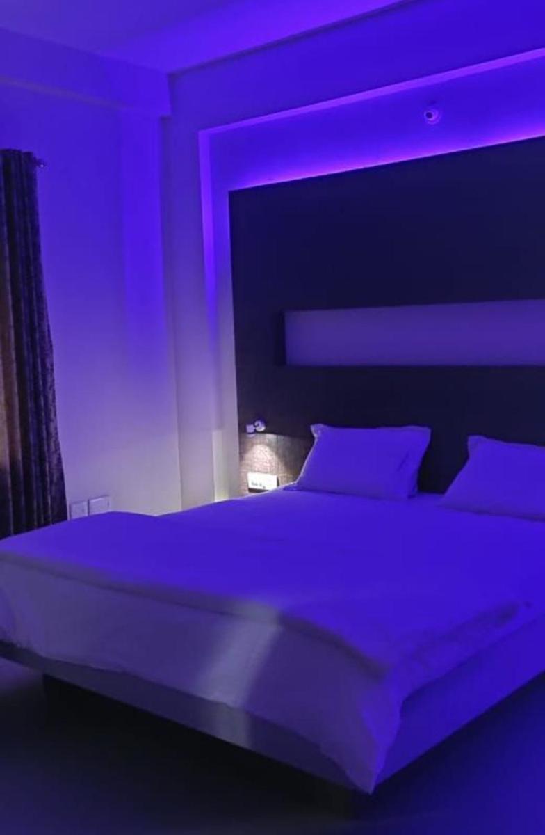 Budget Double Room - Photo 16