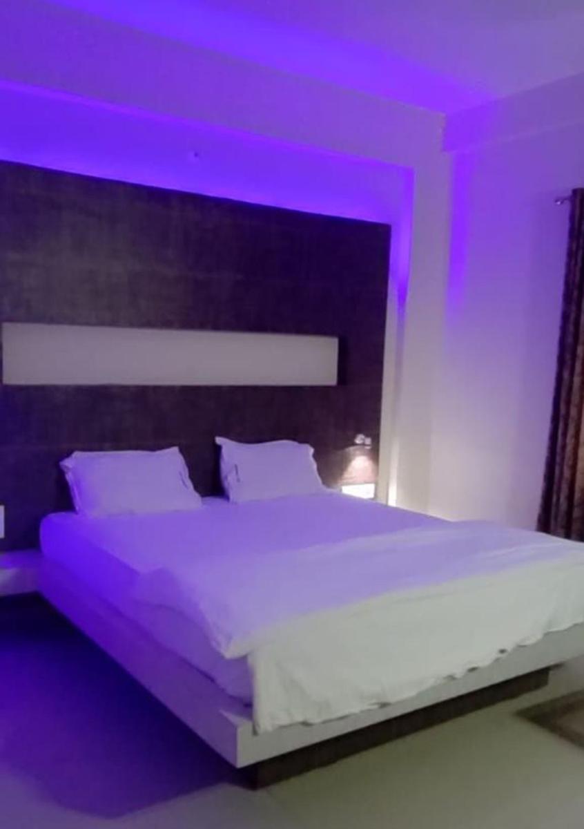 Budget Double Room - Photo 12