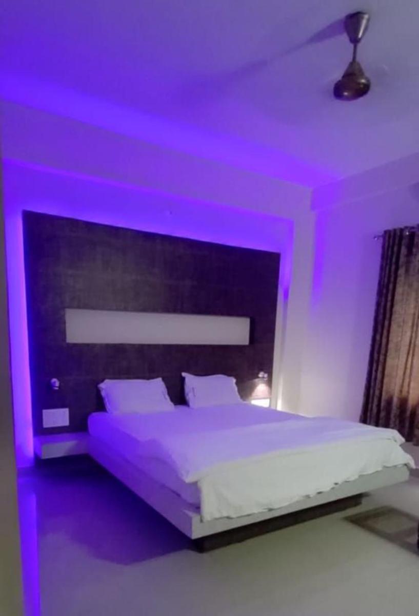 Budget Double Room - Photo 17