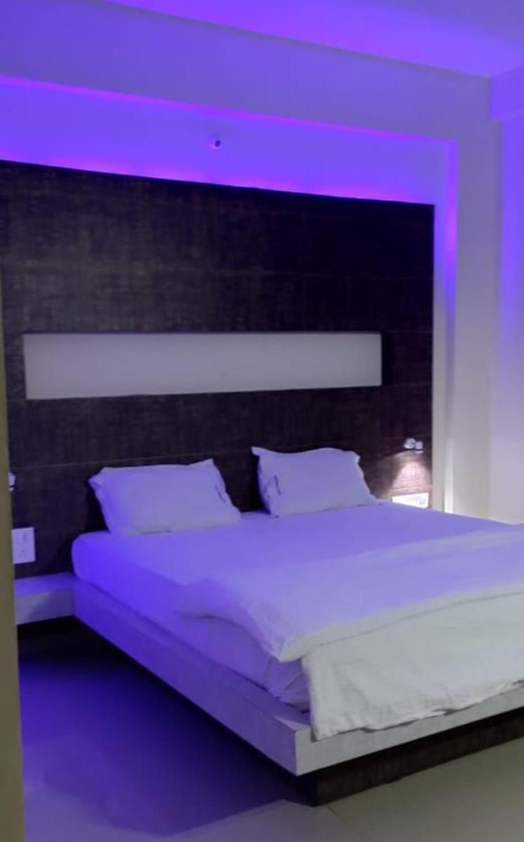 Budget Double Room - Photo 10