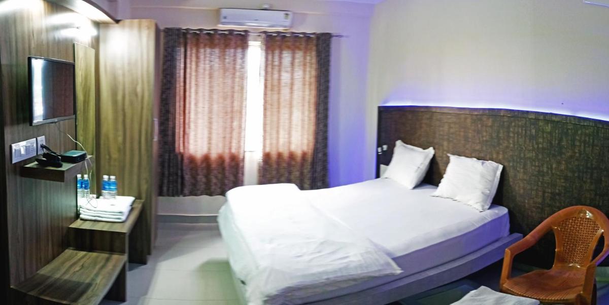Deluxe Double Room - Photo 11