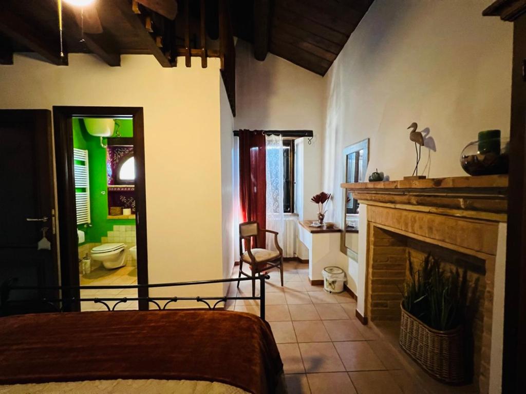 Quadruple Room with Bathroom - Photo 5