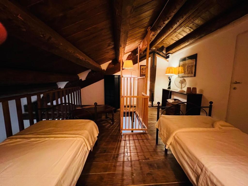 Quadruple Room with Bathroom - Photo 3
