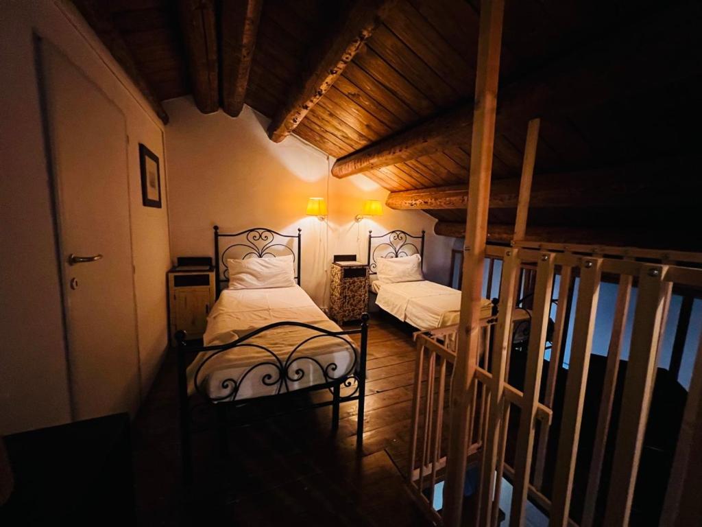 Quadruple Room with Bathroom - Photo 2