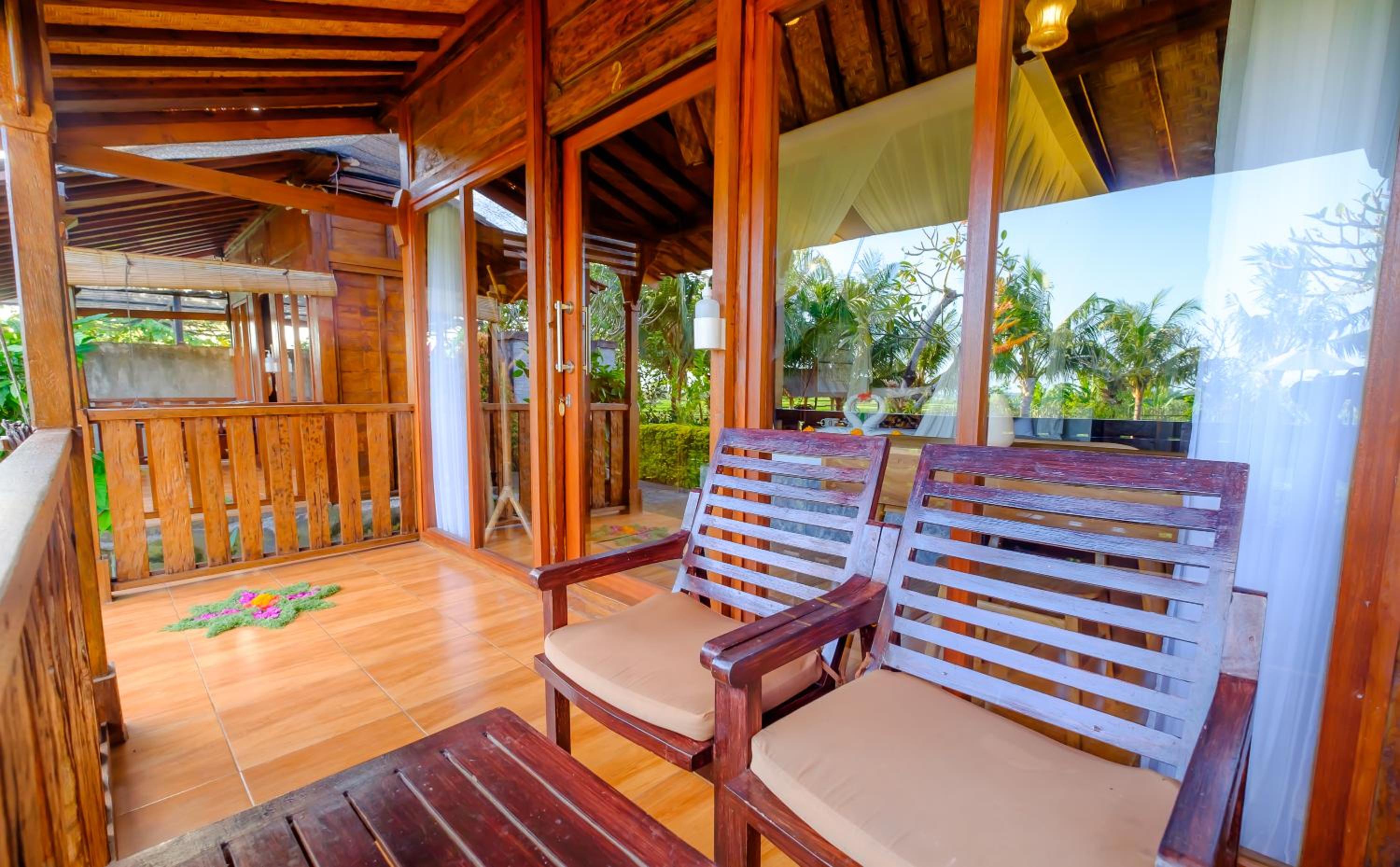 Bungalow with Garden View - Photo 8