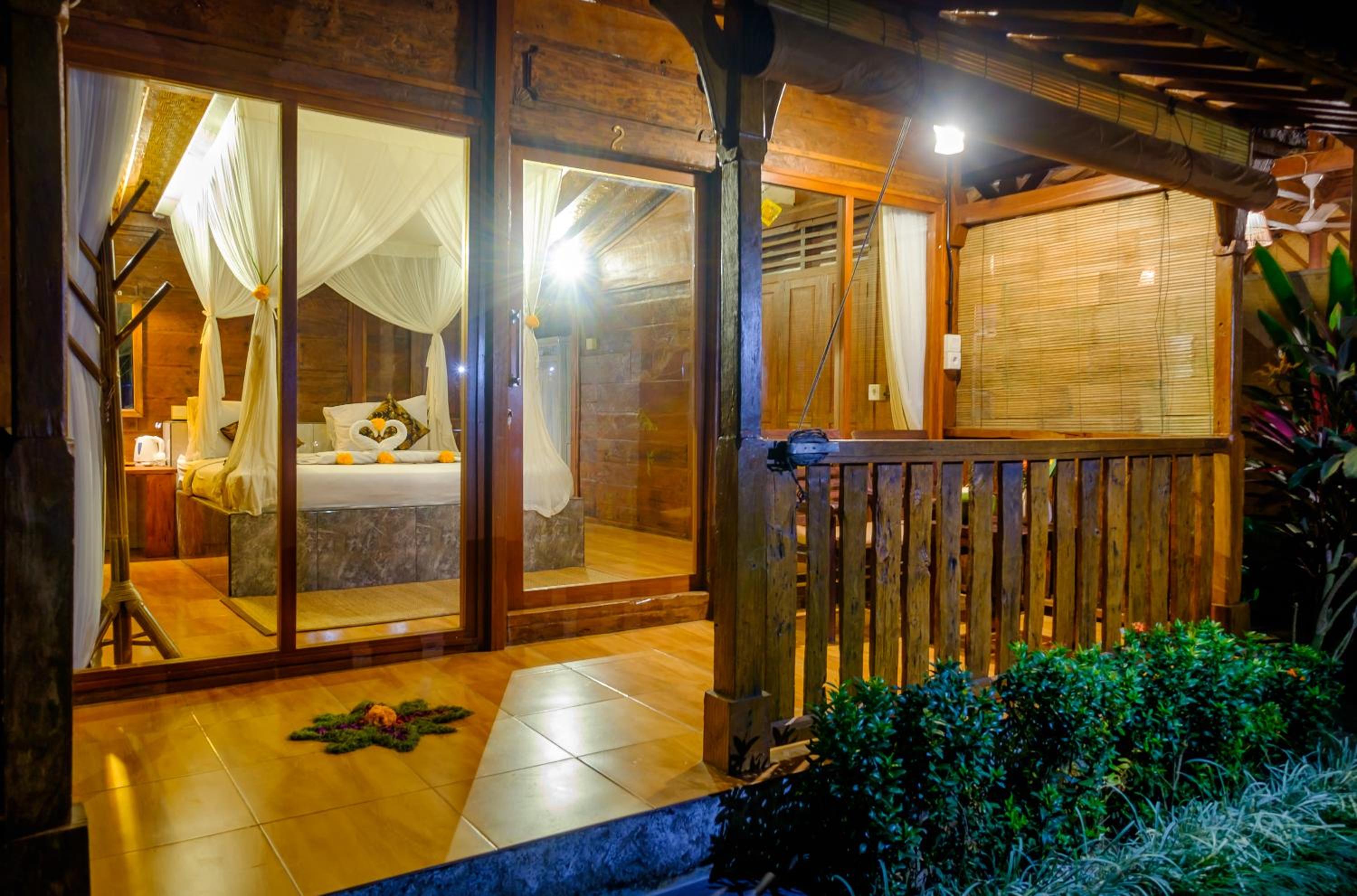 Bungalow with Garden View - Photo 9
