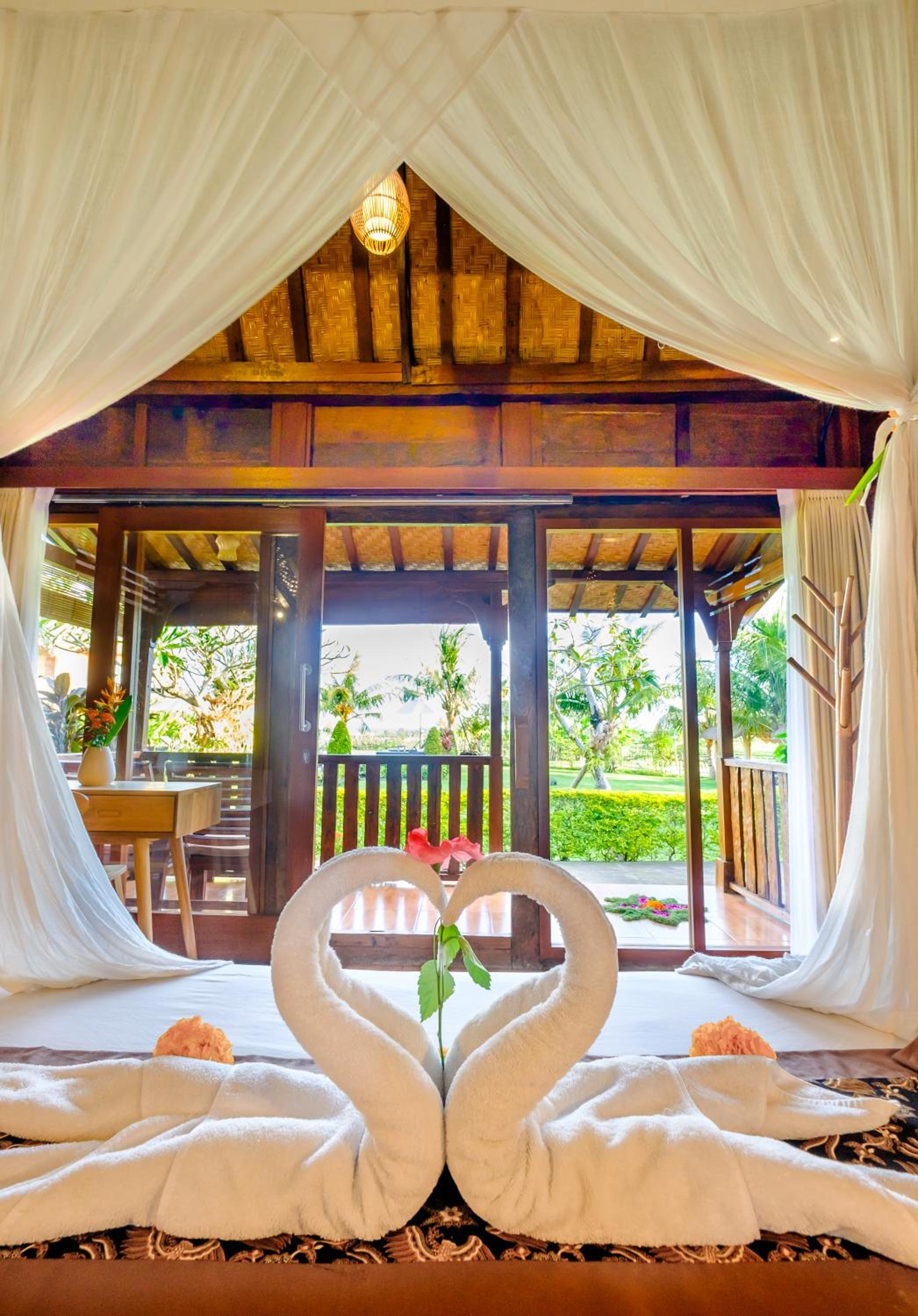 Bungalow with Garden View - Photo 10