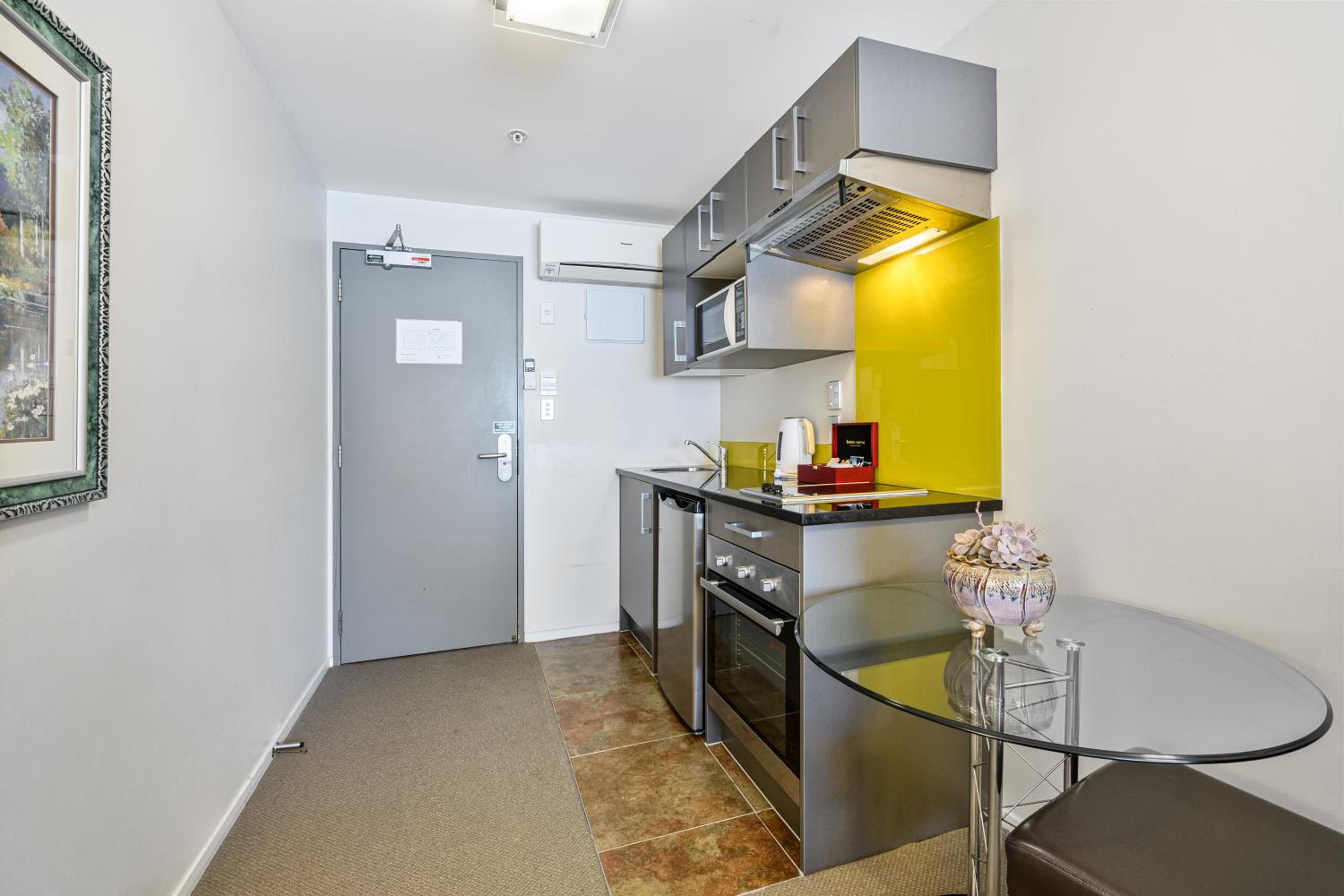 One-Bedroom Suite with Kitchen - Photo 10