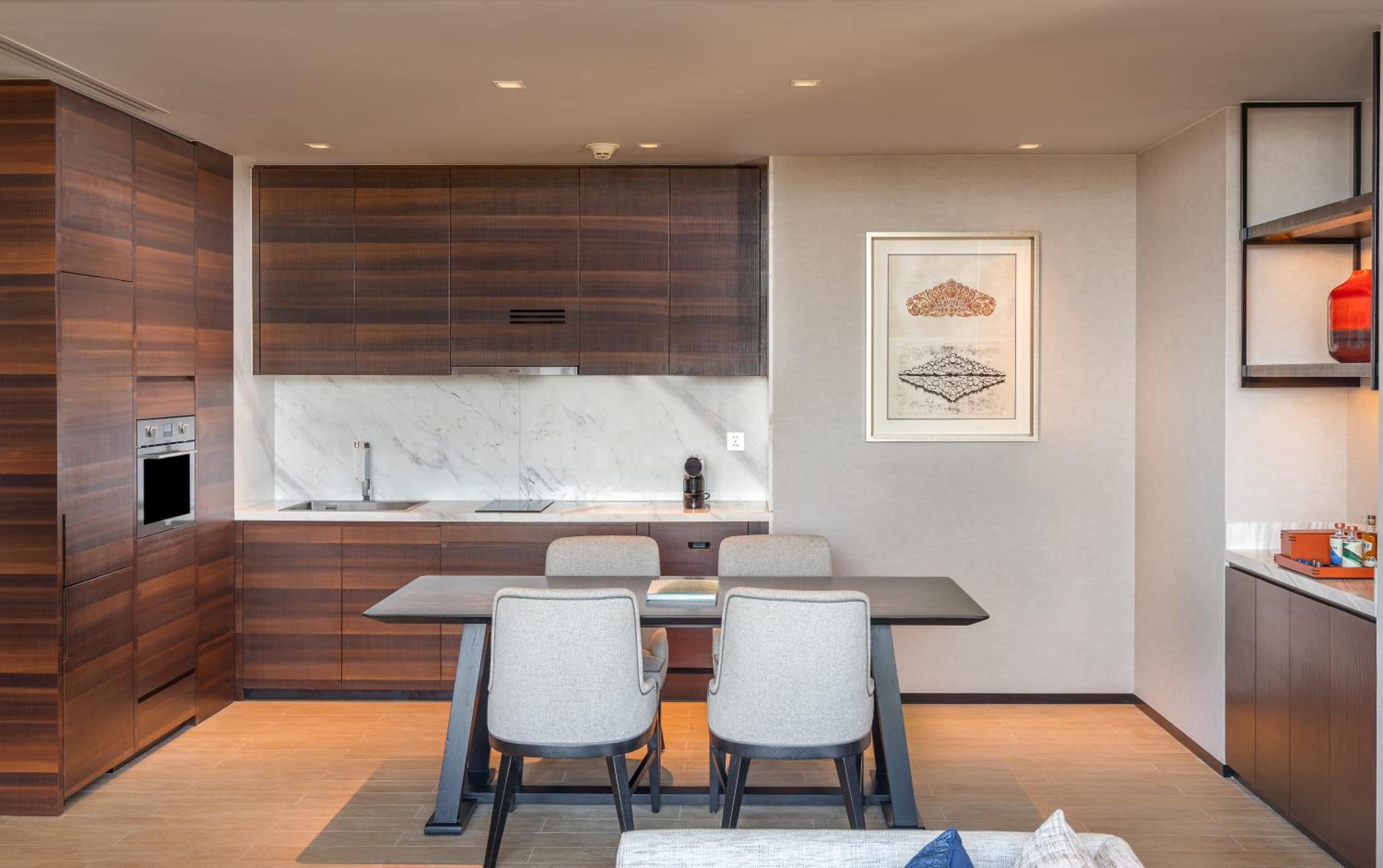 Executive Suite - Photo 5