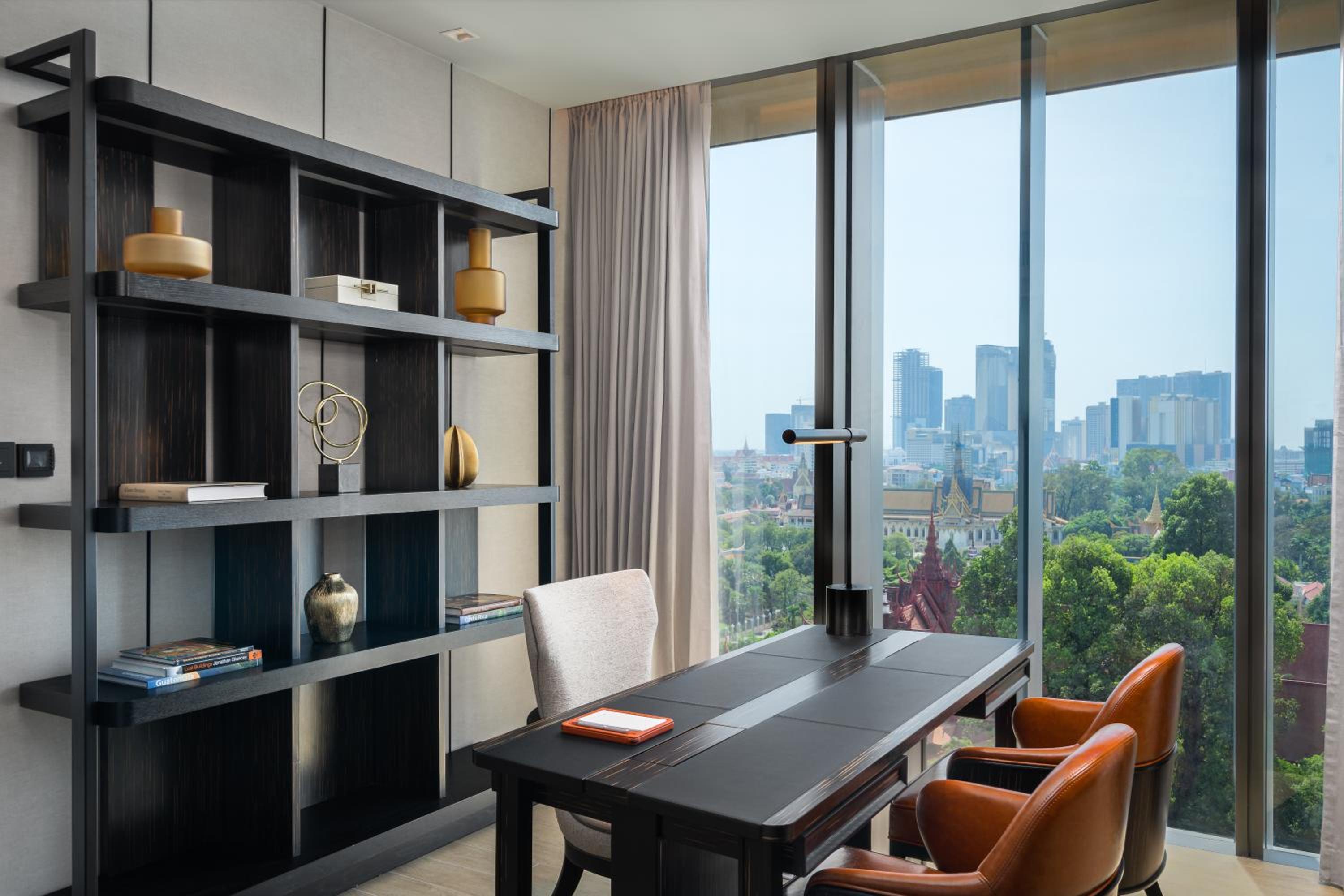 Executive Suite - Photo 4