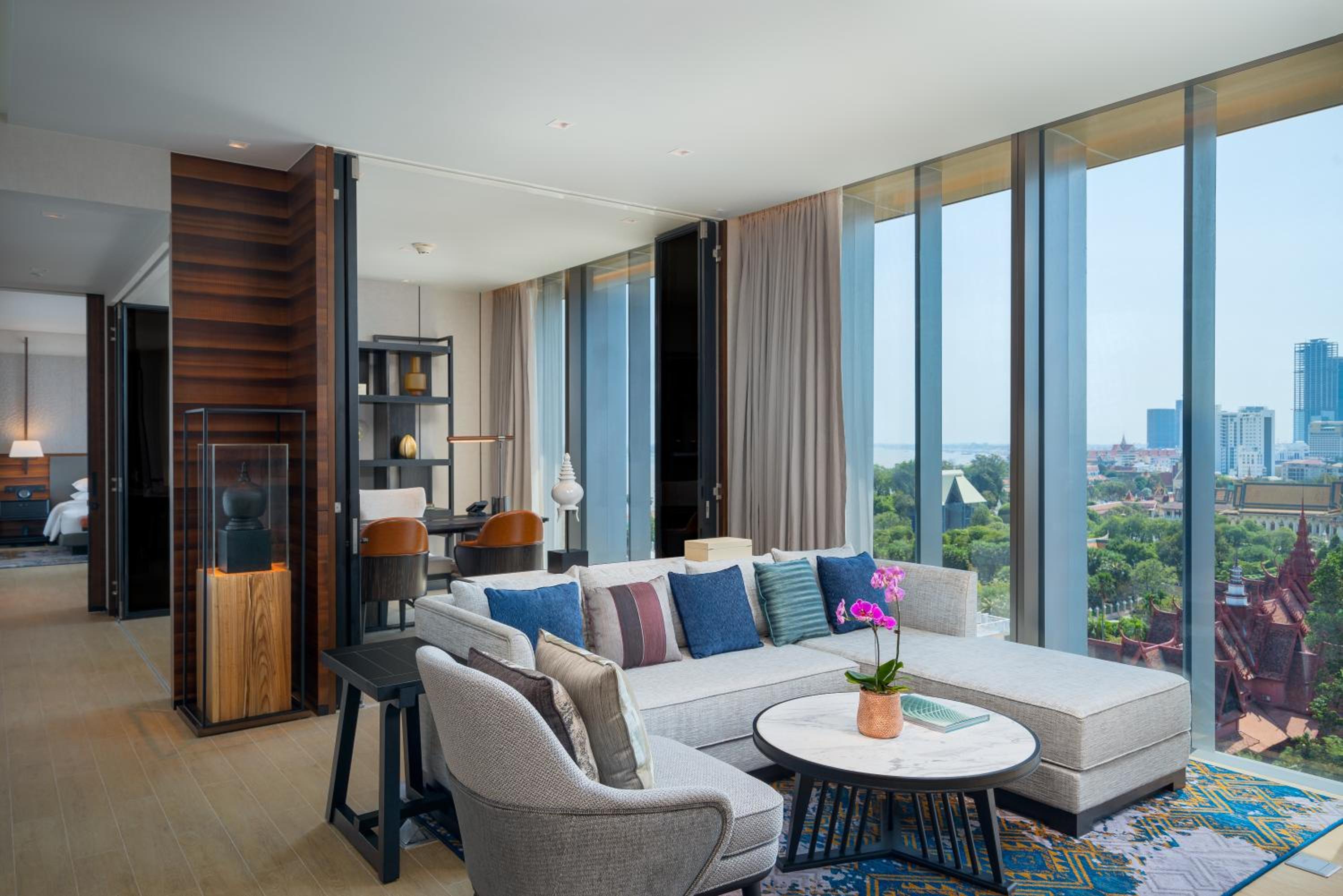 Executive Suite - Photo 1
