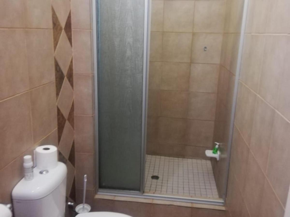 Family Room with Private Bathroom photo 2