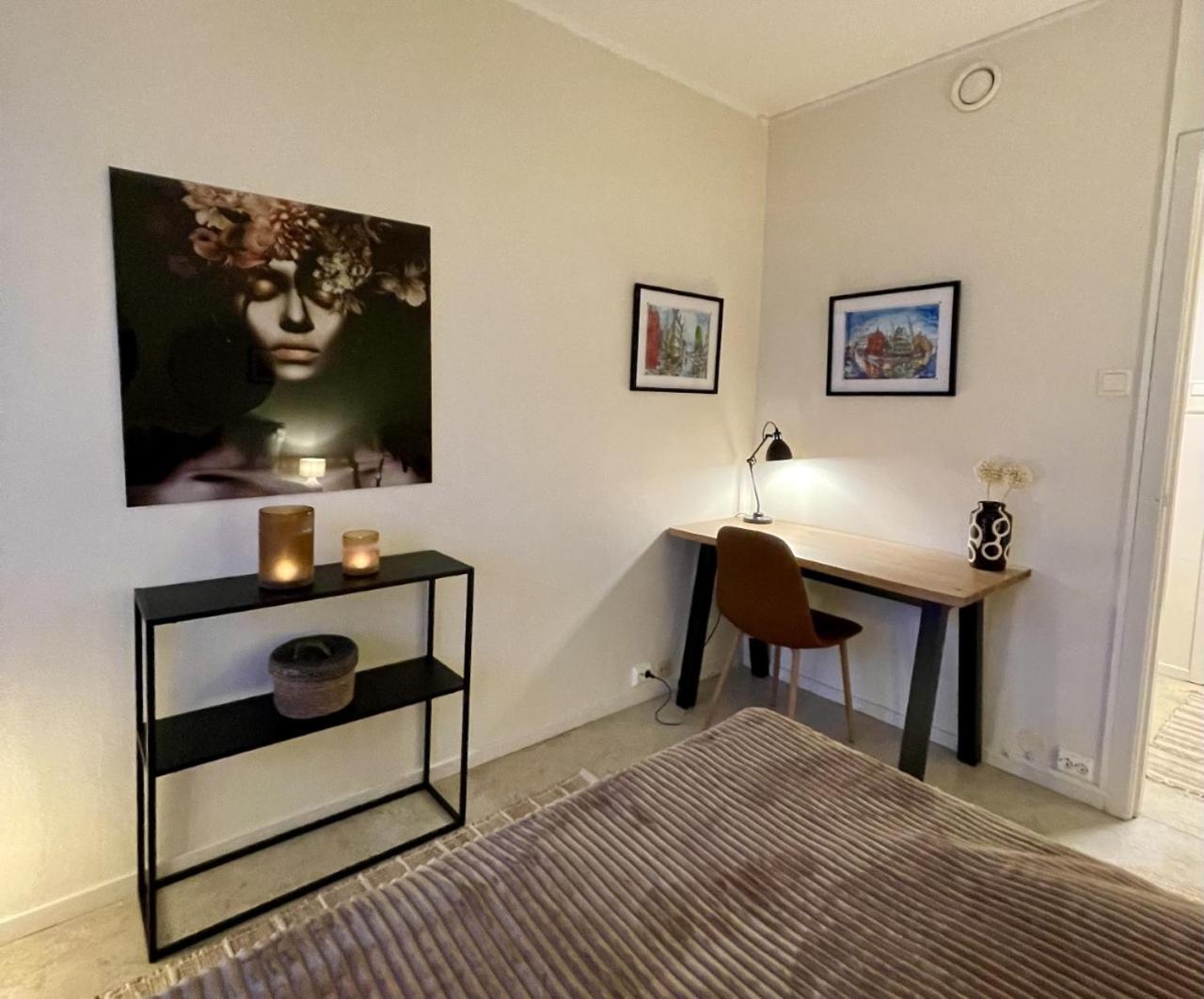 Family Room photo 3